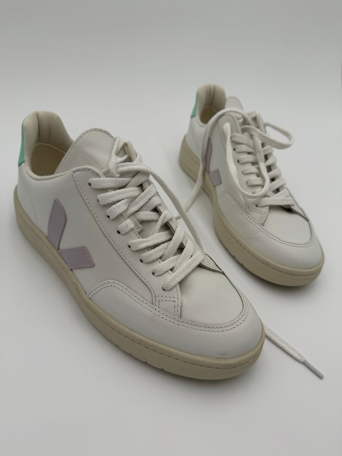 VEJA V12 Sneakers size 9/40