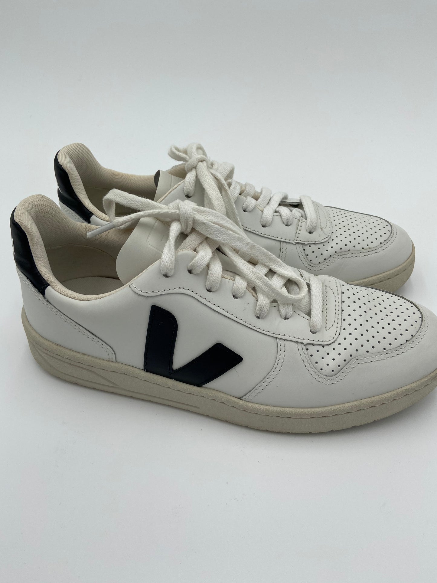 Veja V-10 Sneakers size 40
