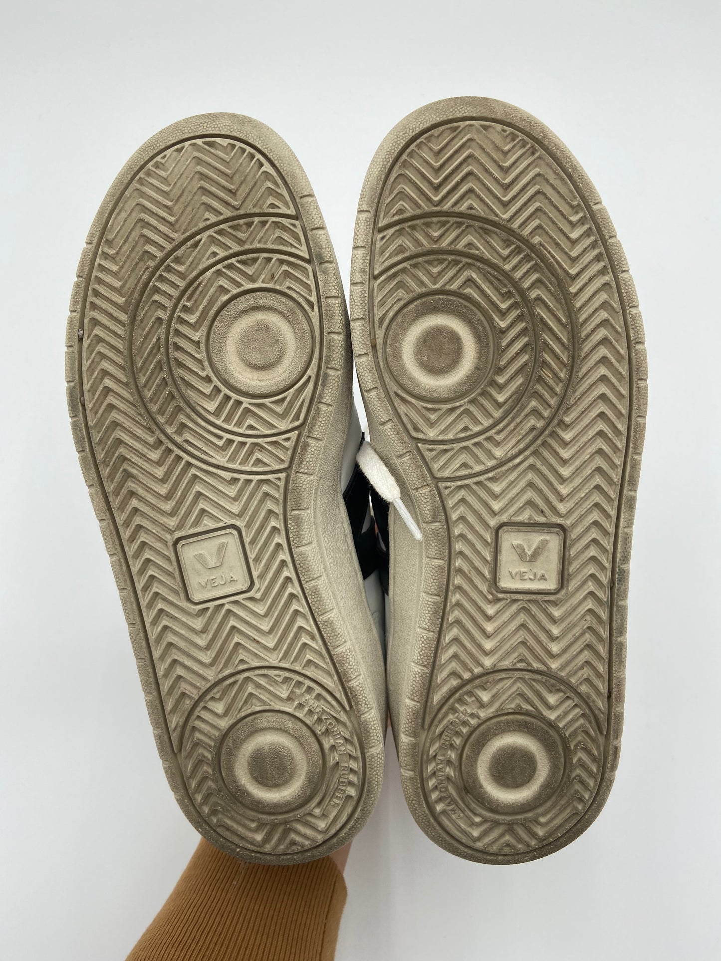 Veja V-10 Sneakers size 40