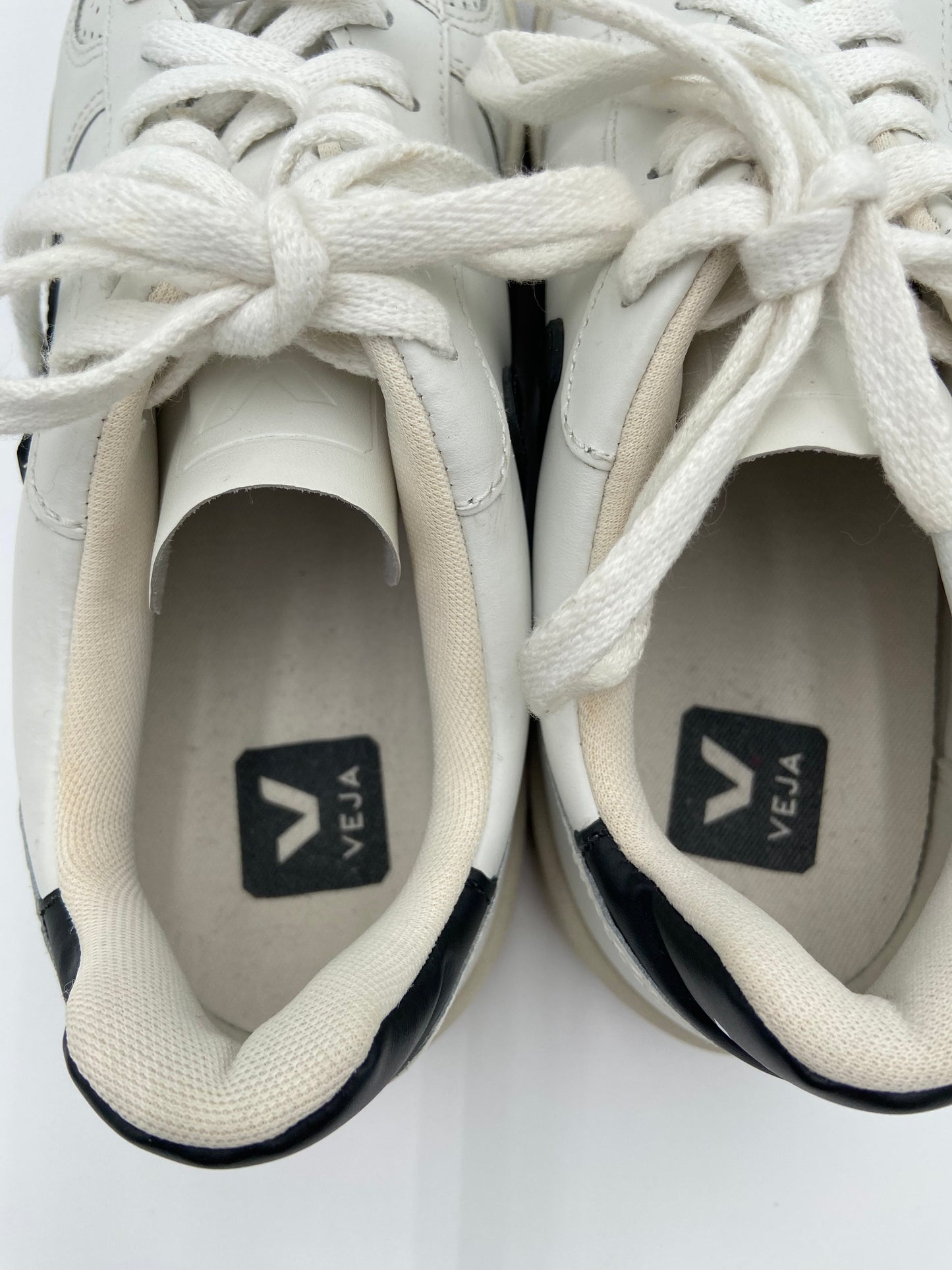 Veja V-10 Sneakers size 40