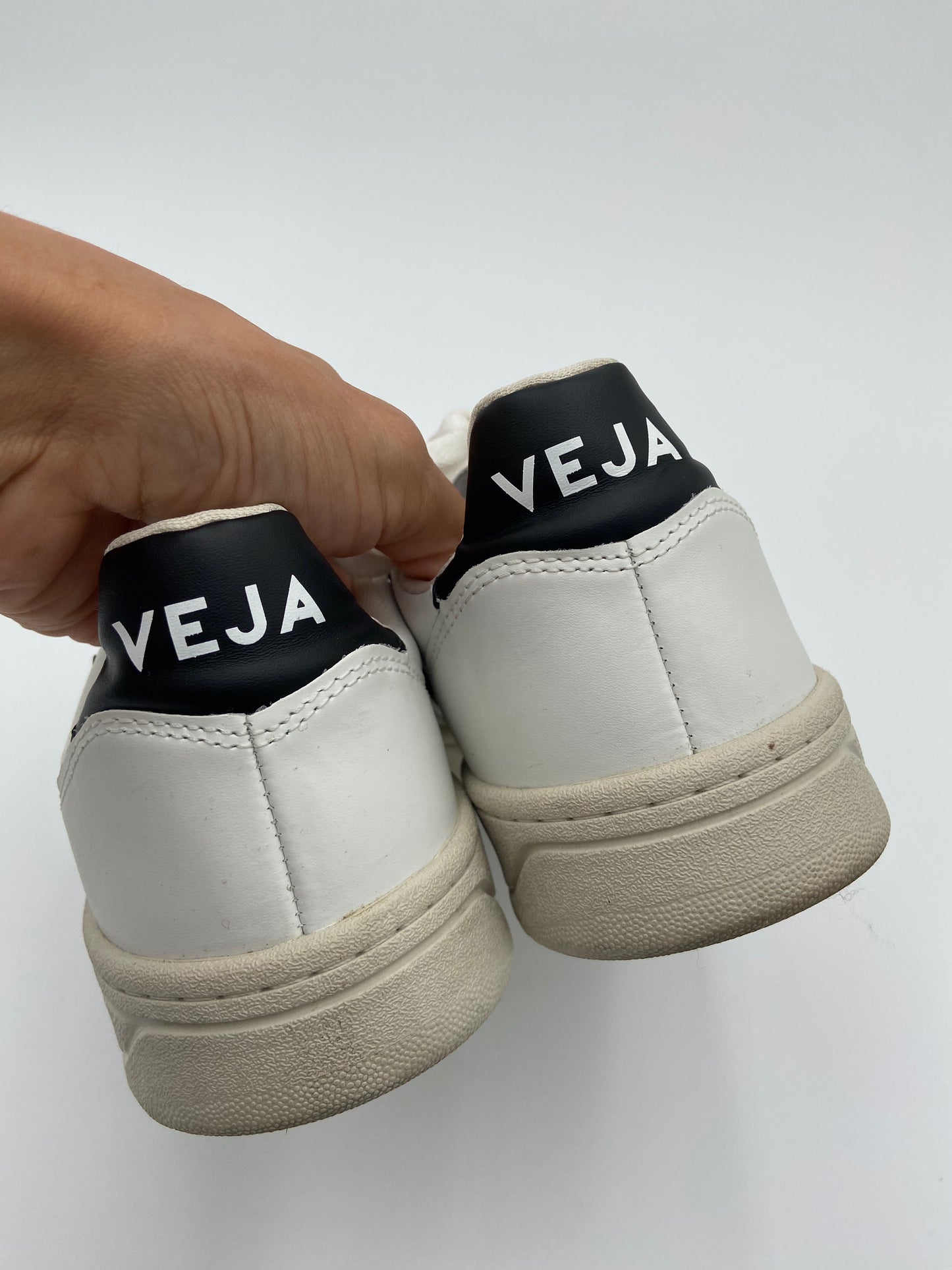 Veja V-10 Sneakers size 40