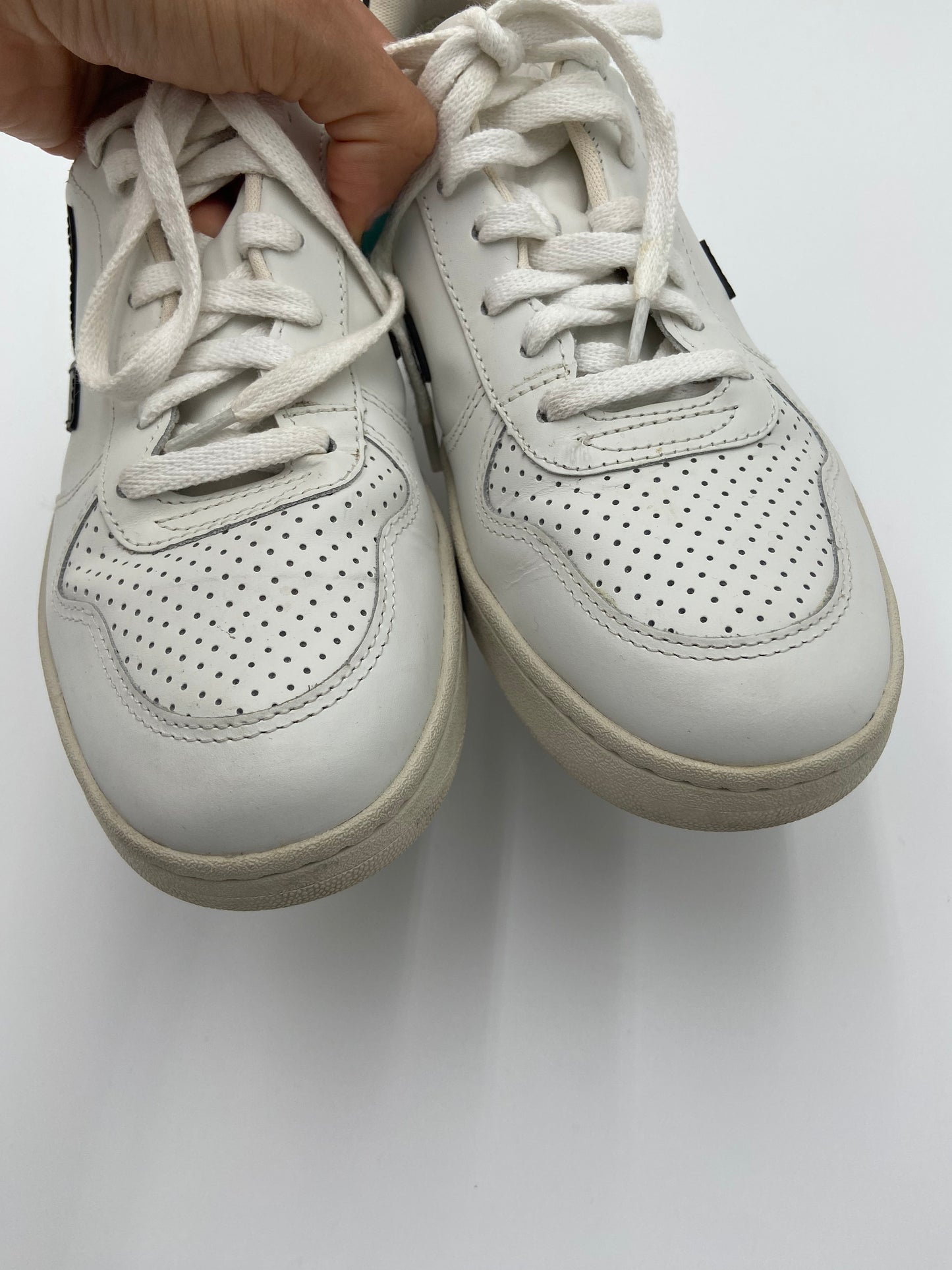 Veja V-10 Sneakers size 40