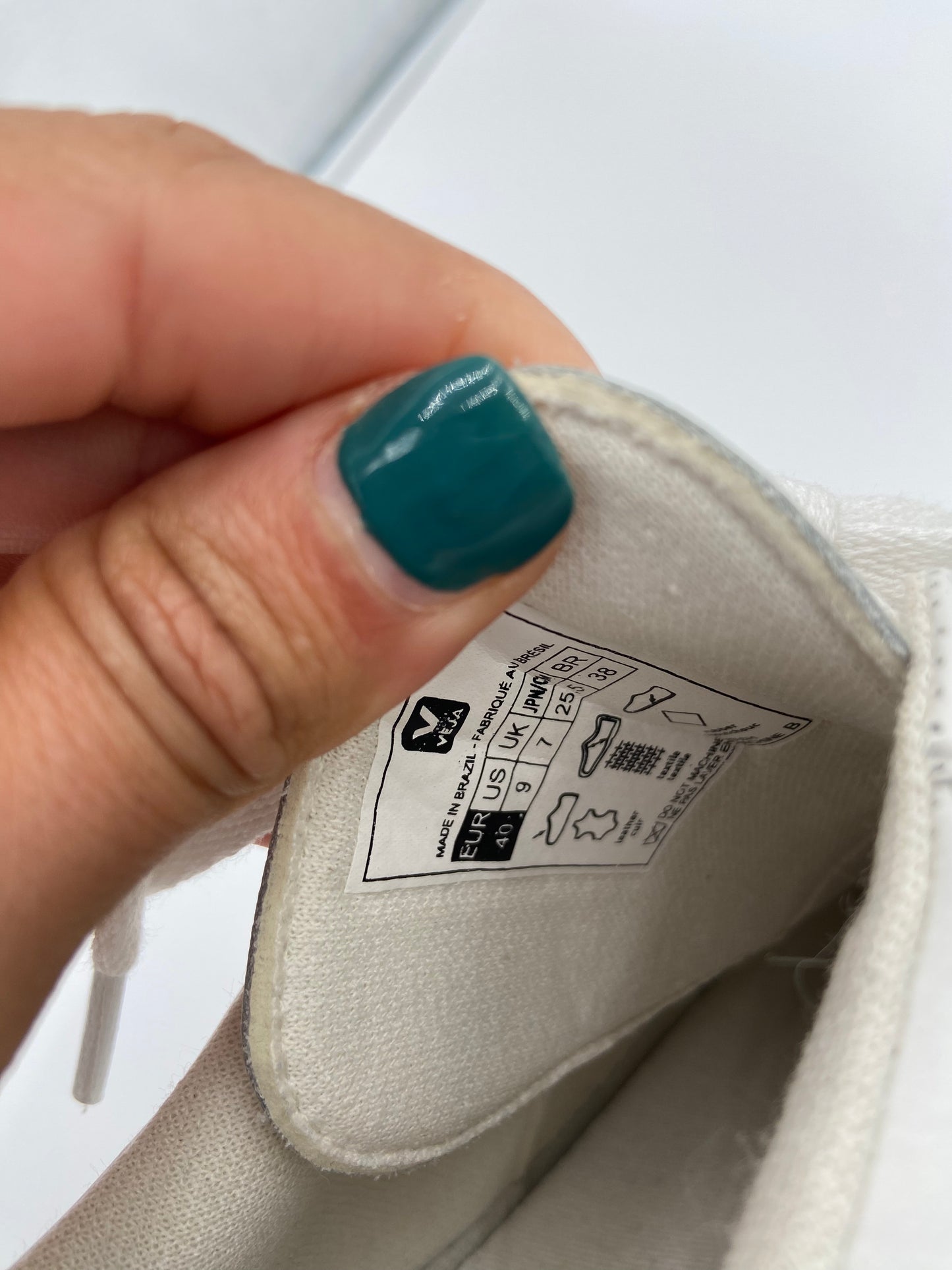 Veja V12 Sneakers size 40