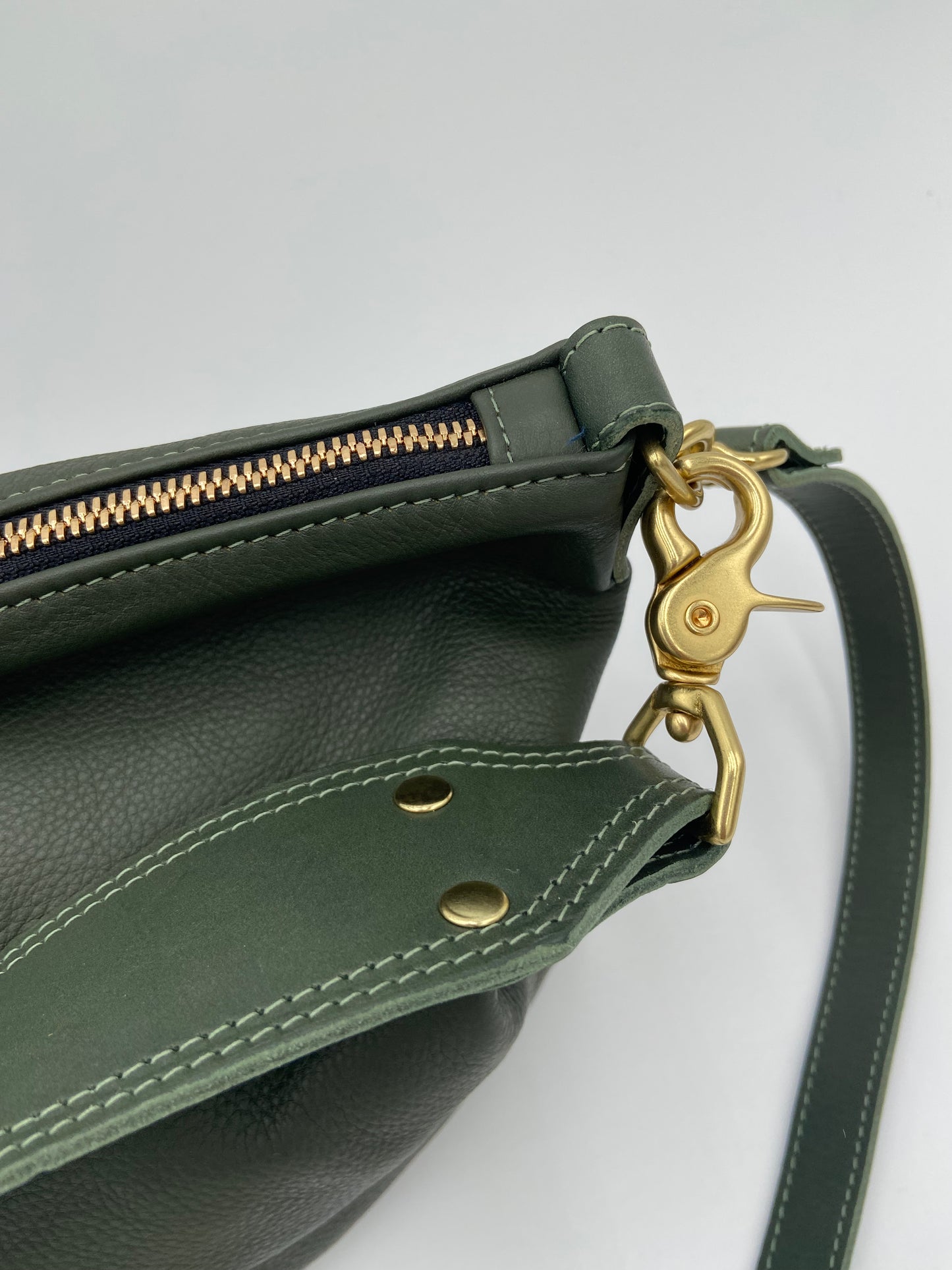 Clare V Moyen Messenger Olive Green