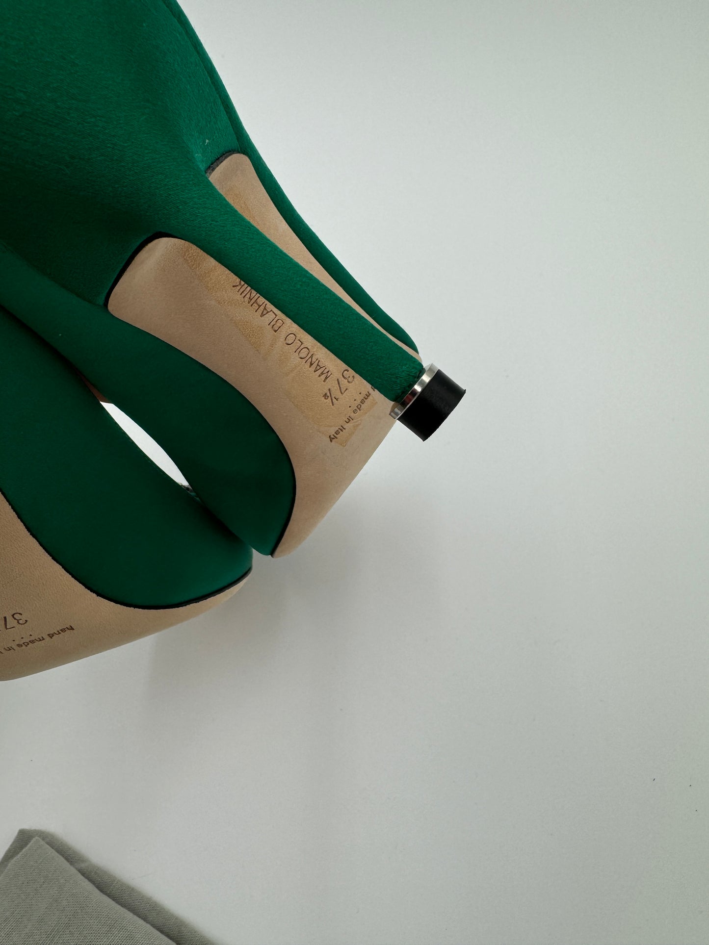 MANOLO BLAHNIK Green Satin Hangisi Pointed Toe Pumps 90mm size 37.5