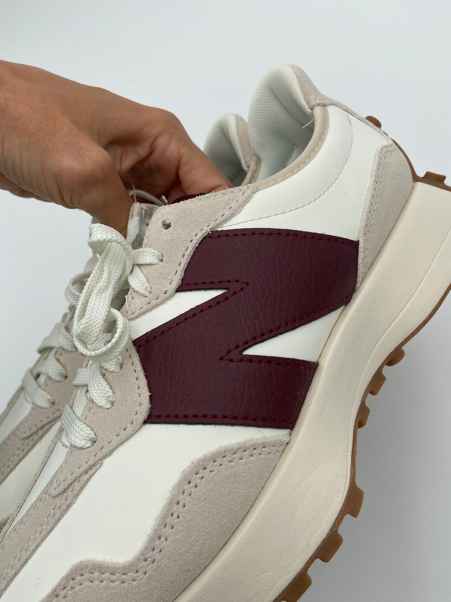 New Balance 327 Sneakers size US 9