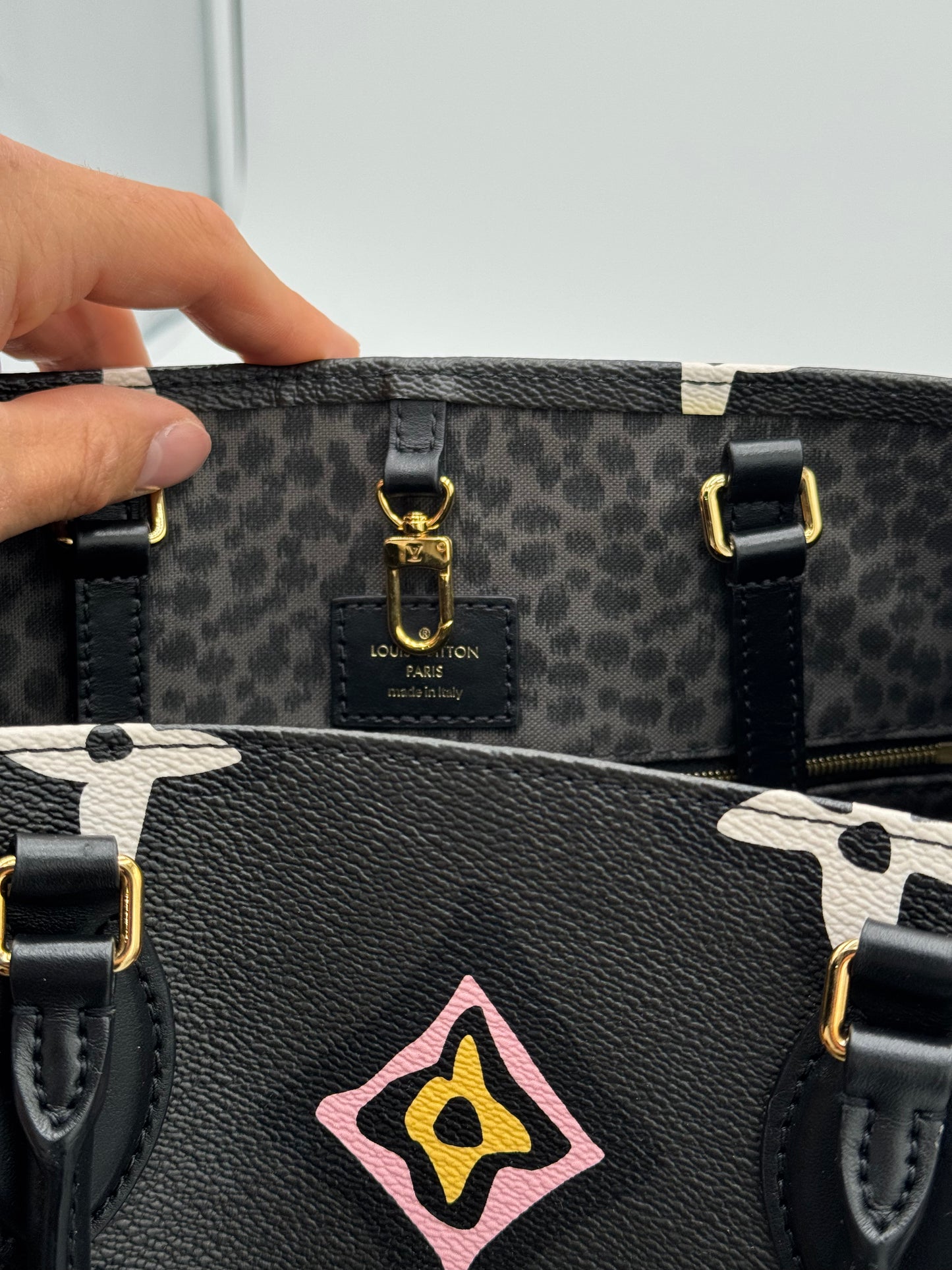 Louis Vuitton Monogram Giant Wild At Heart Onthego GM Black Tote Bag