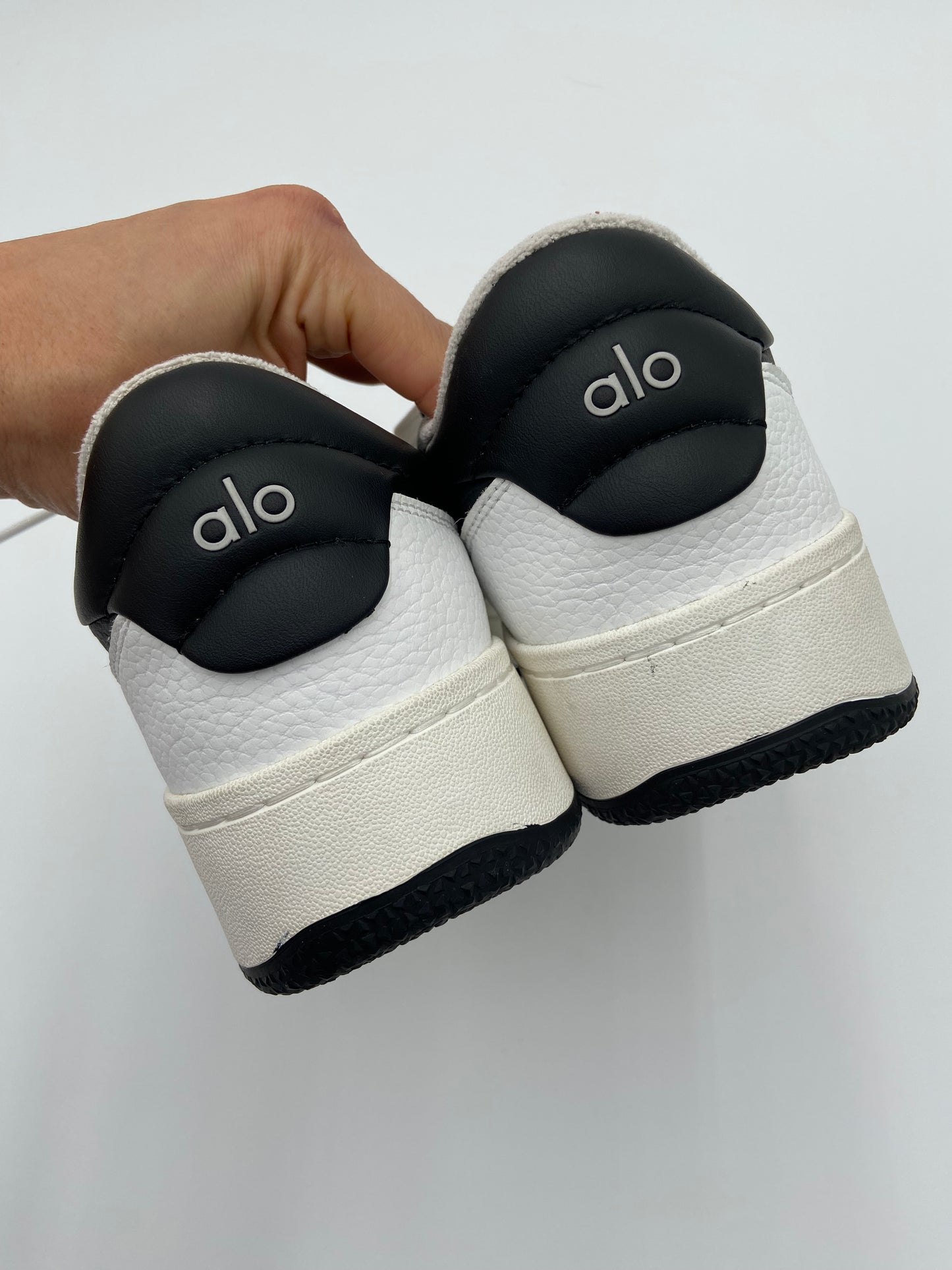 Alo Yoga Recovery Mode Sneakers size 8.5