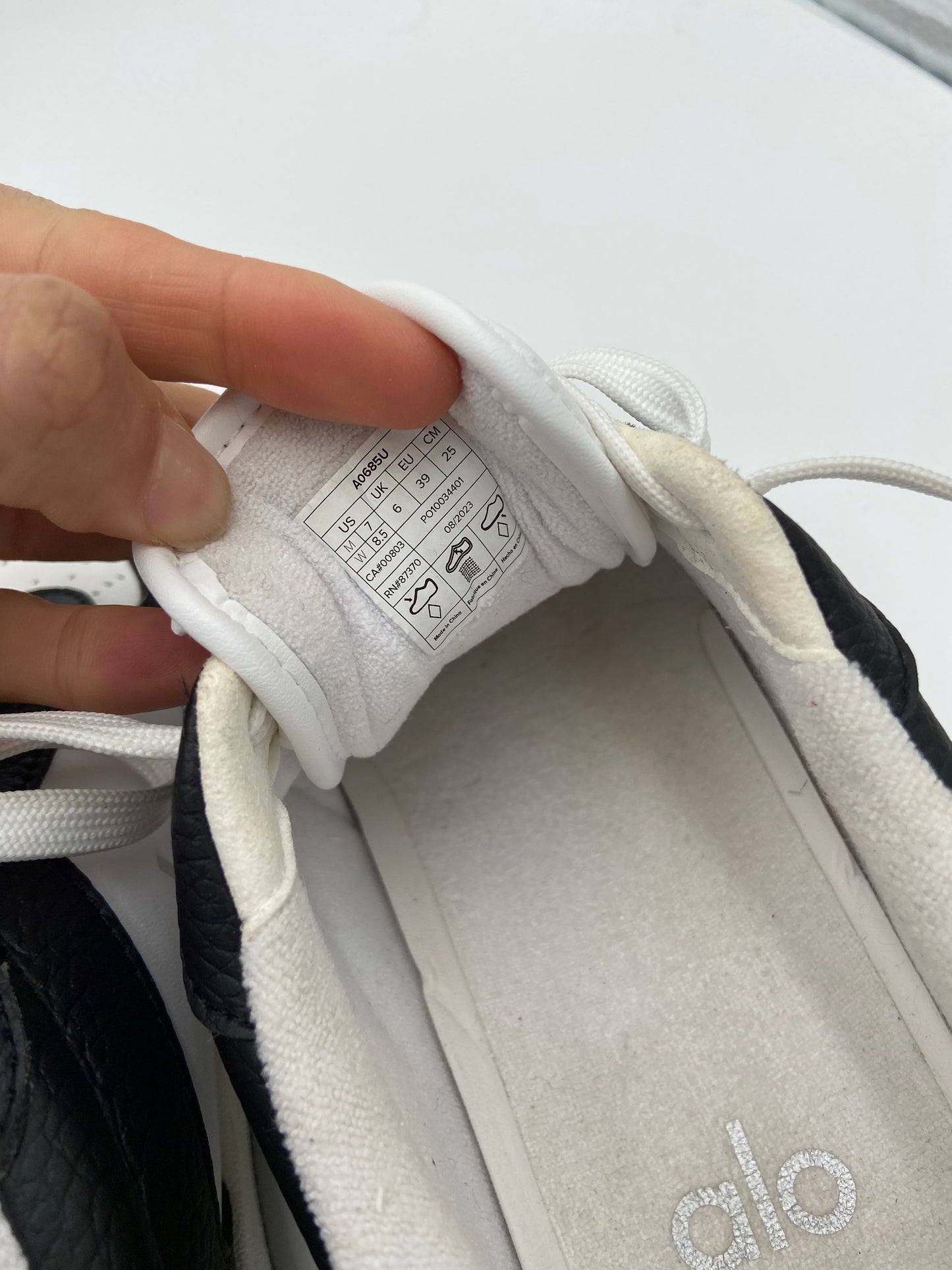 Alo Yoga Recovery Mode Sneakers size 8.5