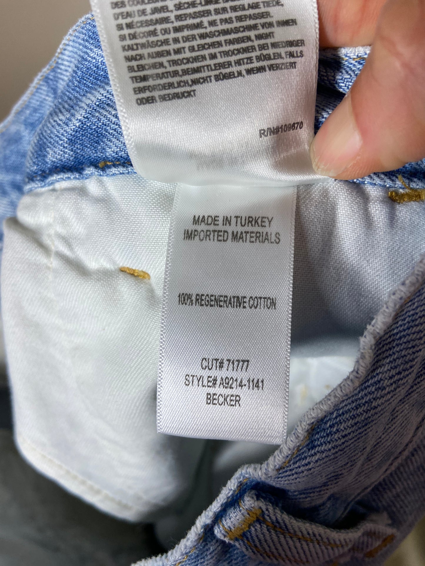Agolde Becker Shorts in Rotate size 27