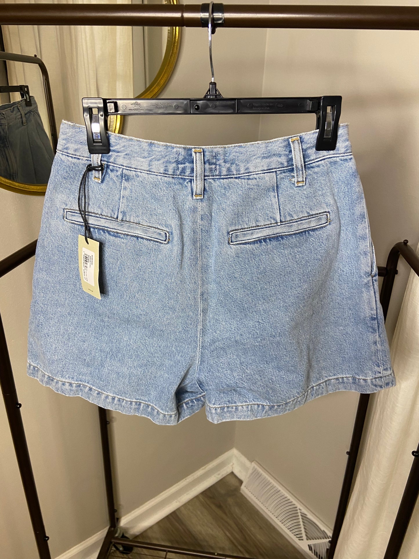 Agolde Becker Shorts in Rotate size 27