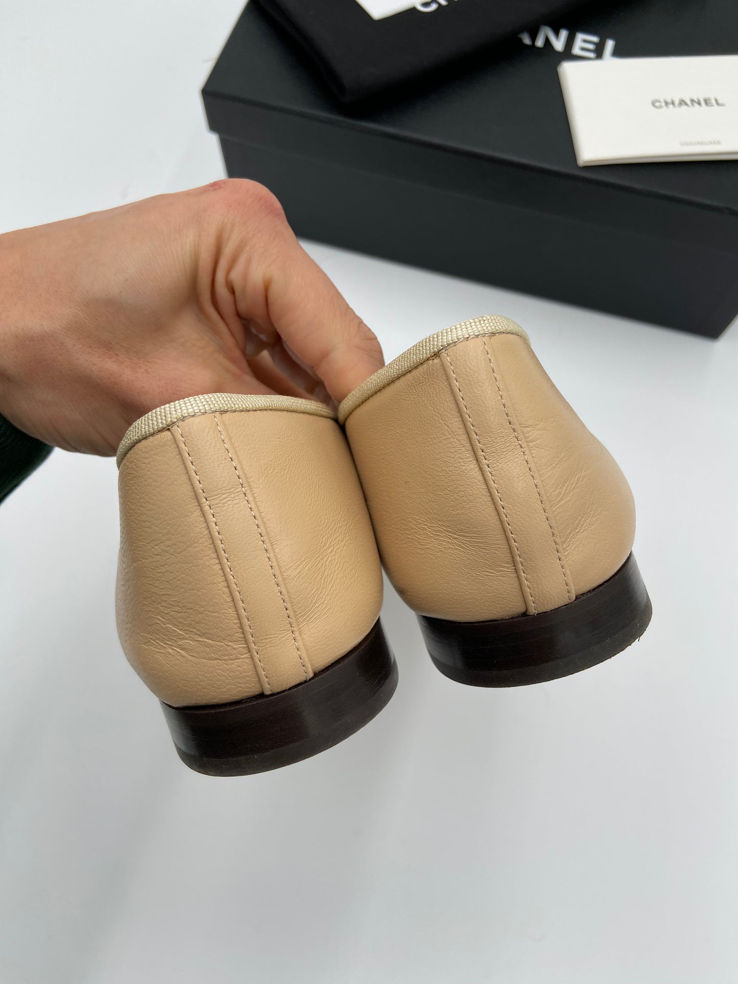 Chanel Ballet Flats in Beige and Black size 39