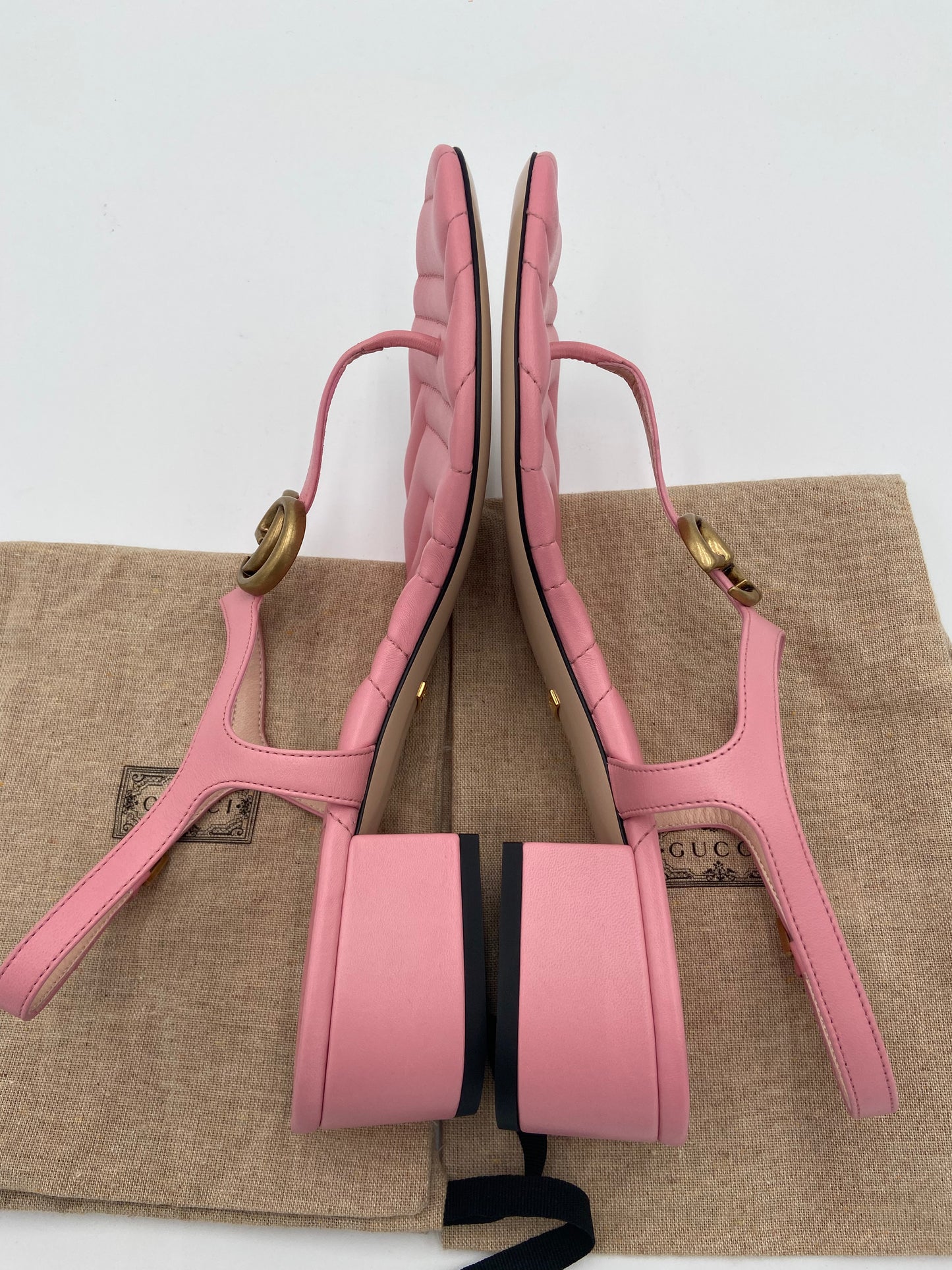 Gucci GG Marmont Pink Leather Thong Sandals size 39.5