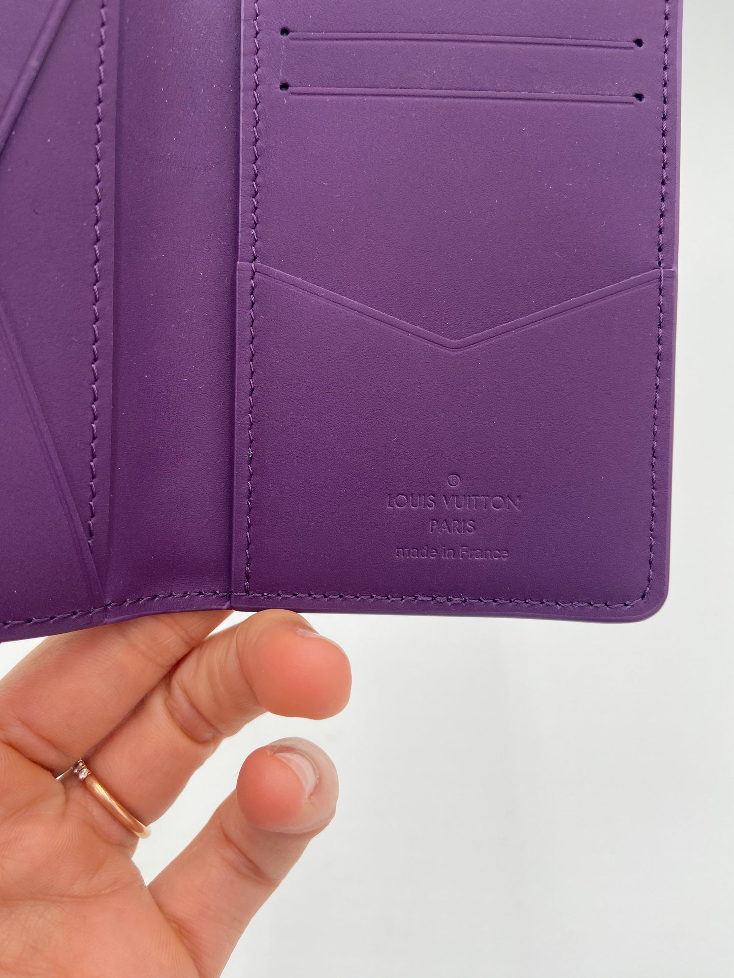 Louis Vuitton Taurillon Monogram Organizer de Poche M82882