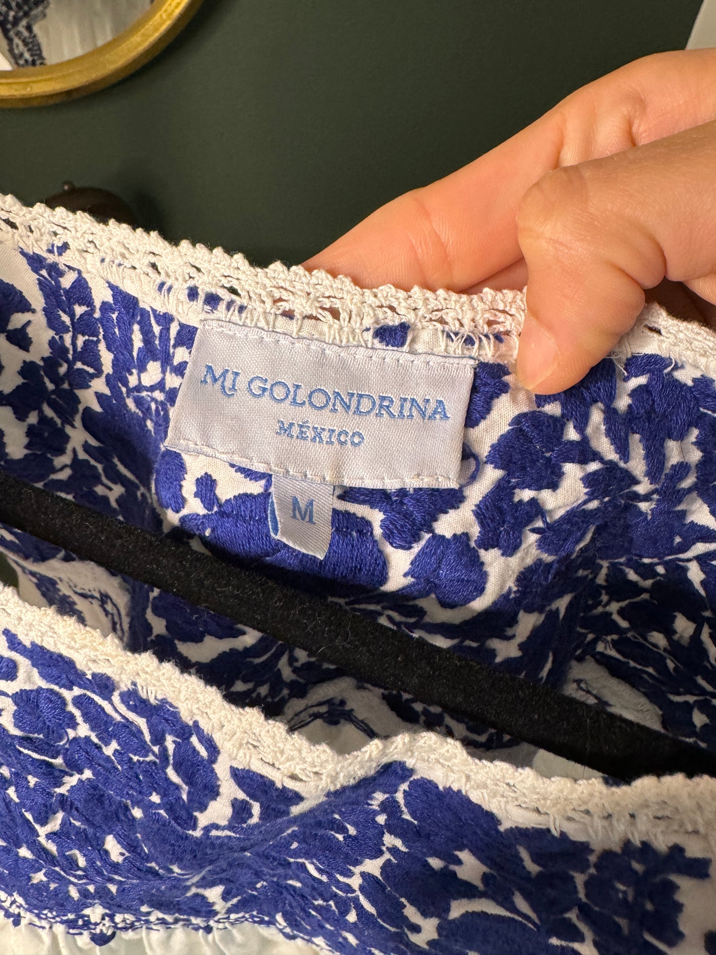 Mi Golondrina Embroidered Top size M