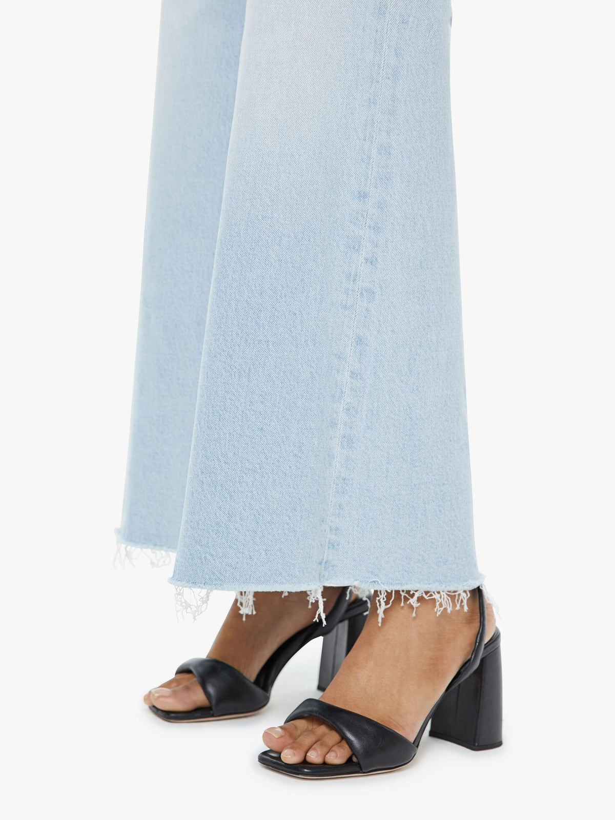 Mother Lil Hustler Roller Skimp Fray Jeans in Bring the Cooler wash size 28