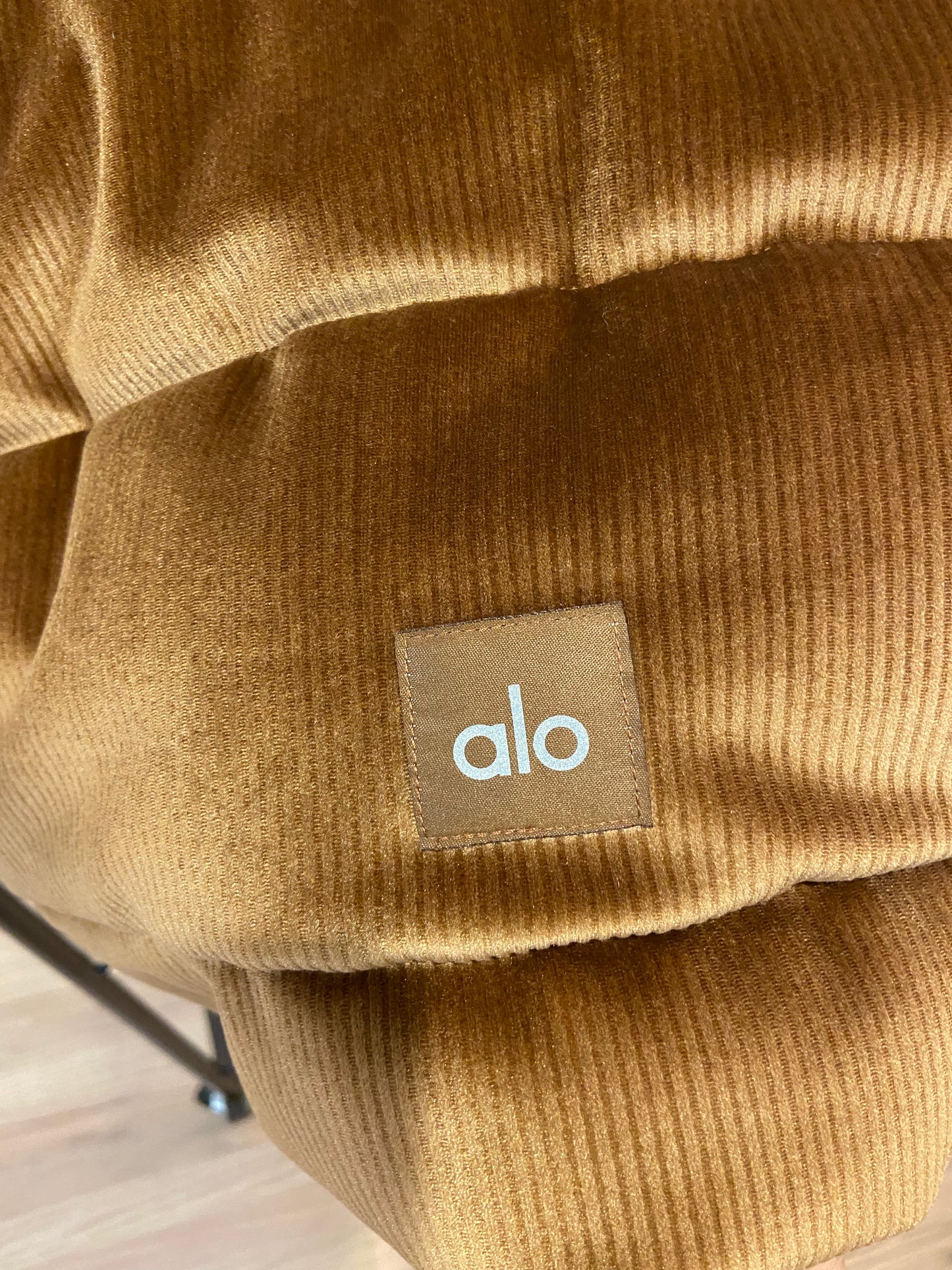 Alo Ribbed Velour Gold Rush Puffer Jacket size M