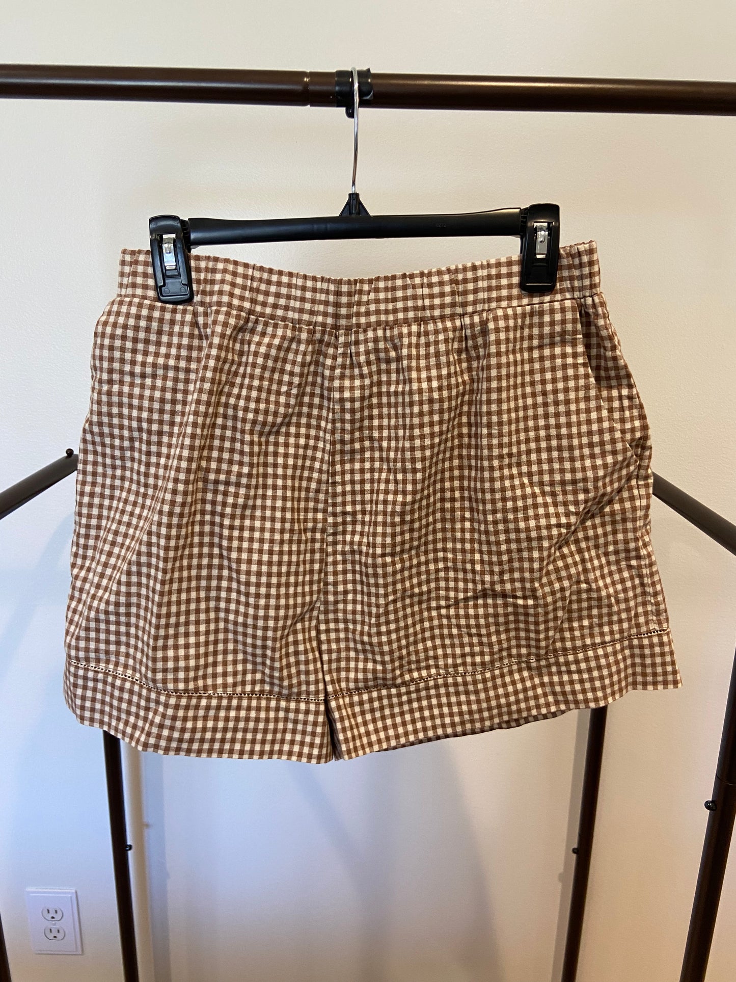 Tuckernuck Mocha Brown Cotton August Shorts size M