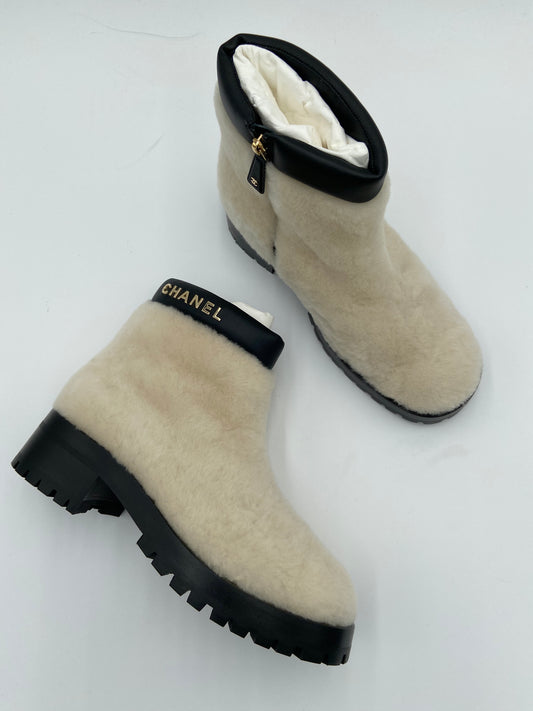 Chanel Shearling Lambskin Ivory Metal Logo Ankle Boots size 41