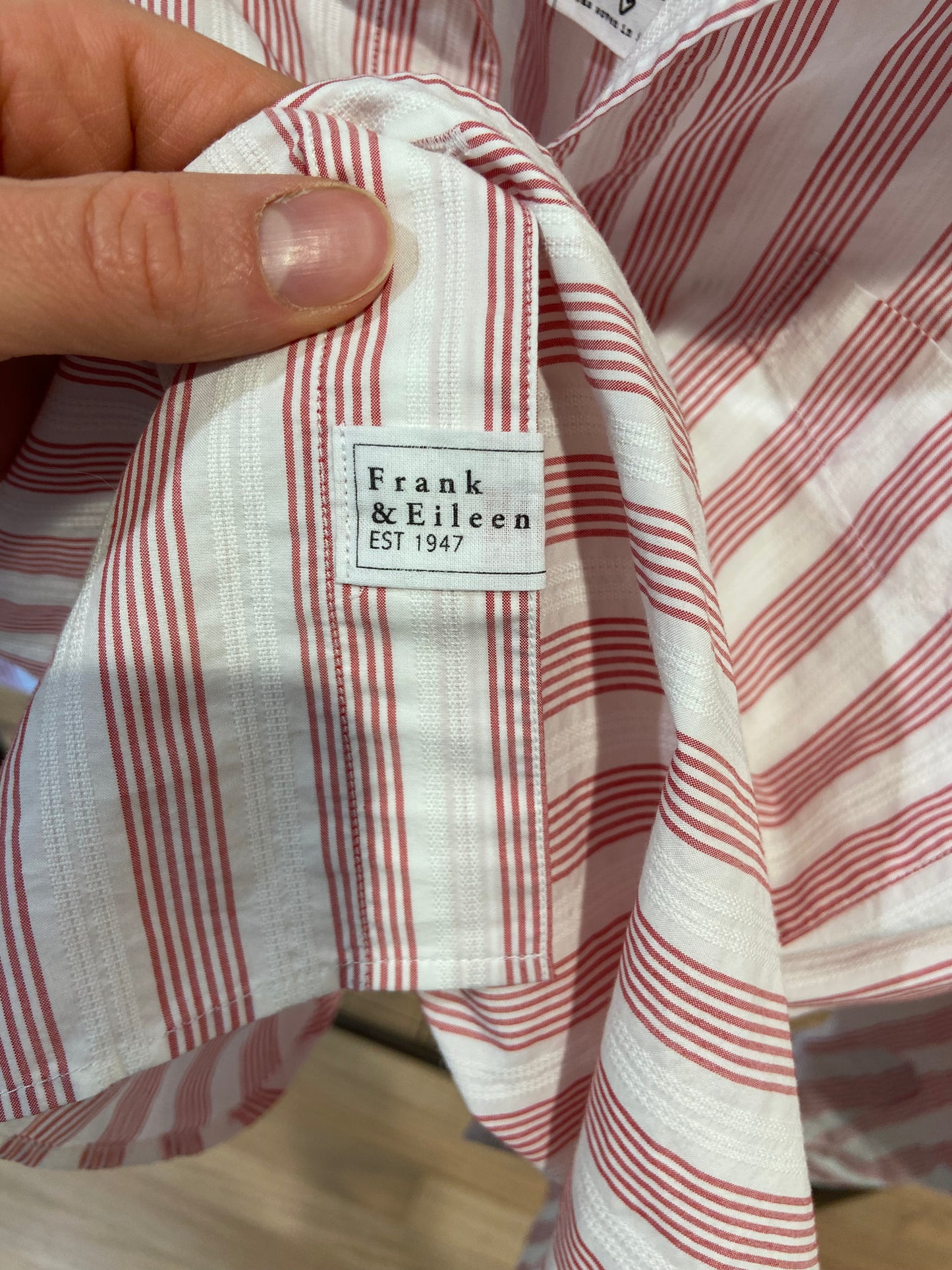 Frank & Eileen Silvio Untuckable Button-Up Shirt size M