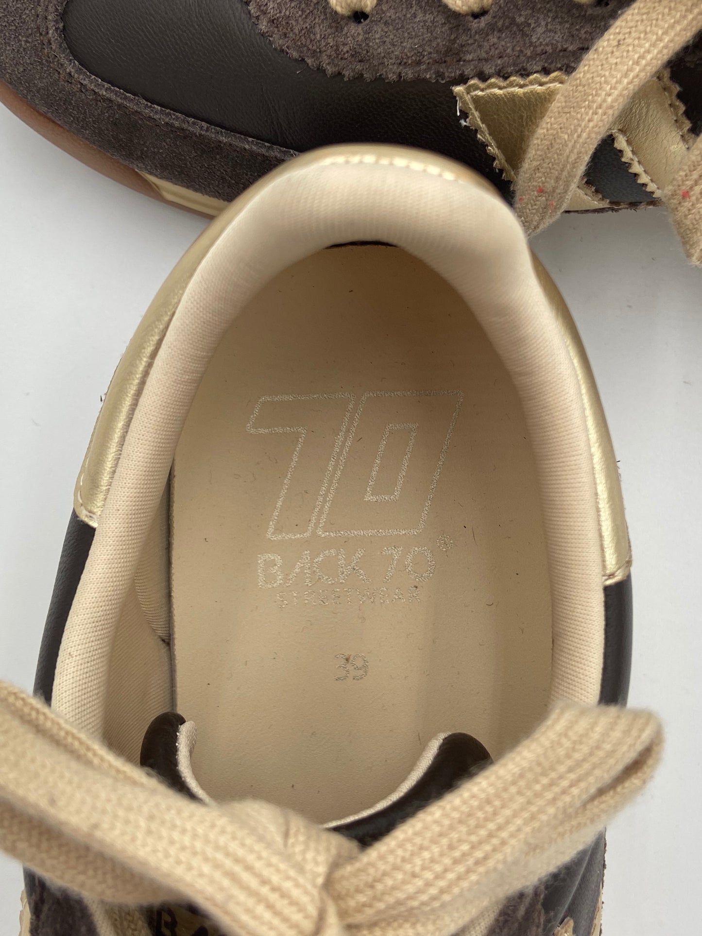 Back70 Jogger N in Coffee Gold Sneakers size 39