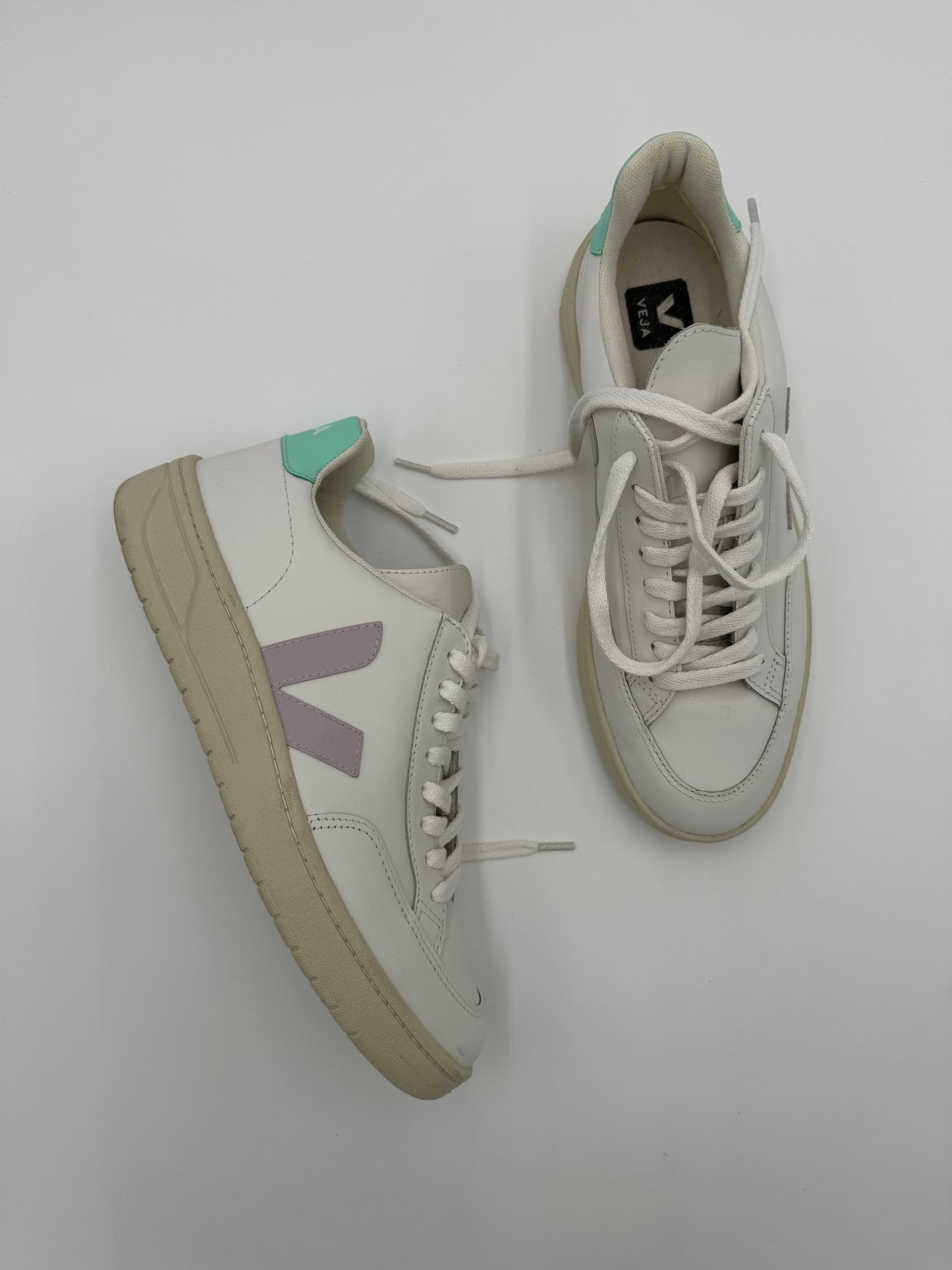 VEJA V12 Sneakers size 9/40