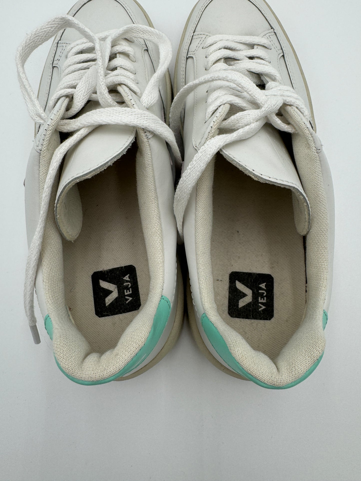 VEJA V12 Sneakers size 9/40