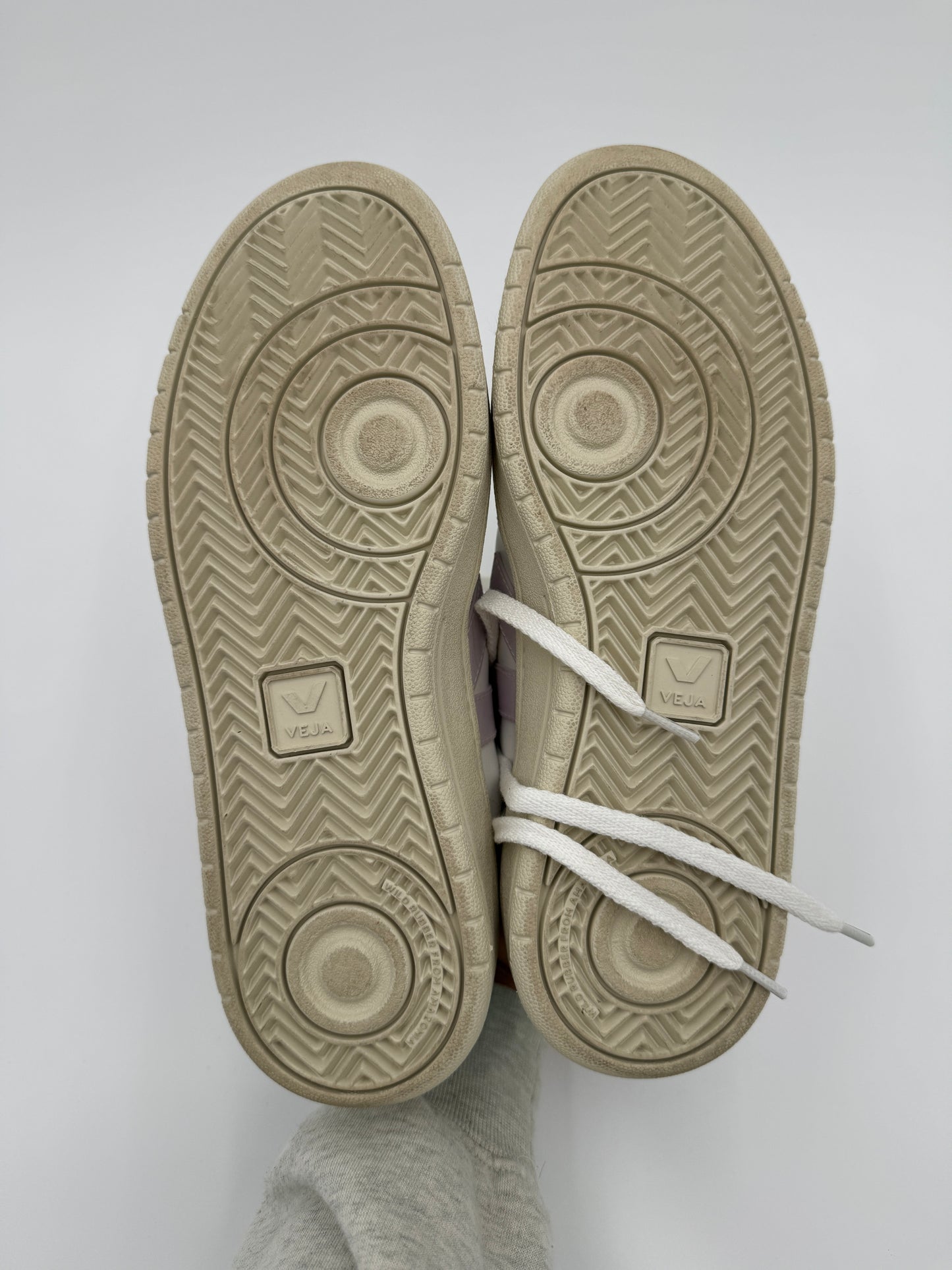 VEJA V12 Sneakers size 9/40