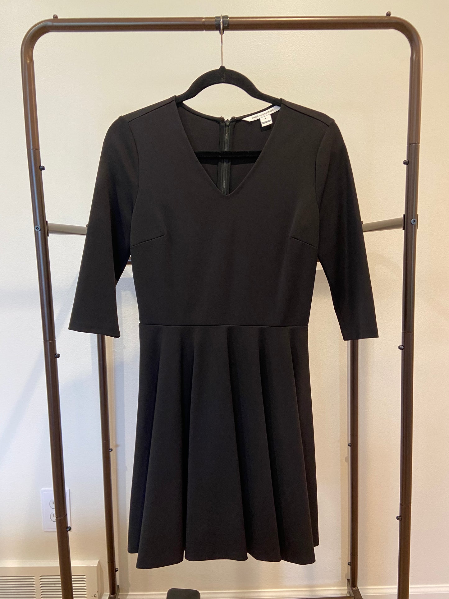 Diane von Furstenberg Jeannie V-Neck Dress size 4