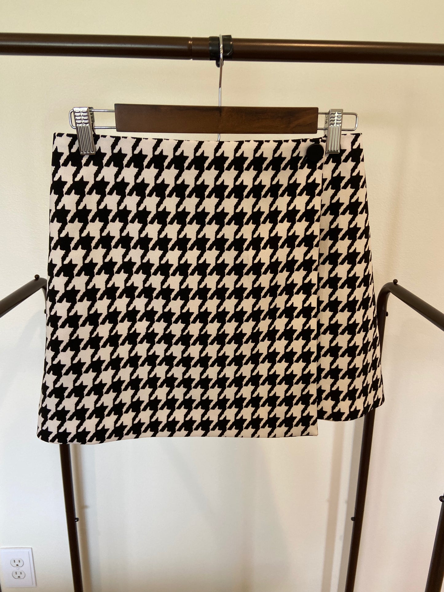 Alice + Olivia Silk Houndstooth Blouse with matching Renna Skirt size M/4