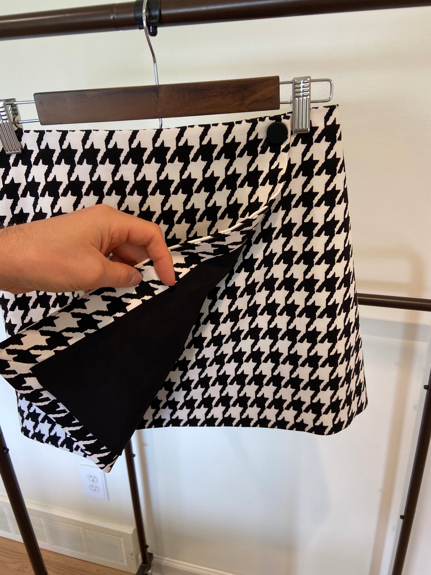 Alice + Olivia Silk Houndstooth Blouse with matching Renna Skirt size M/4
