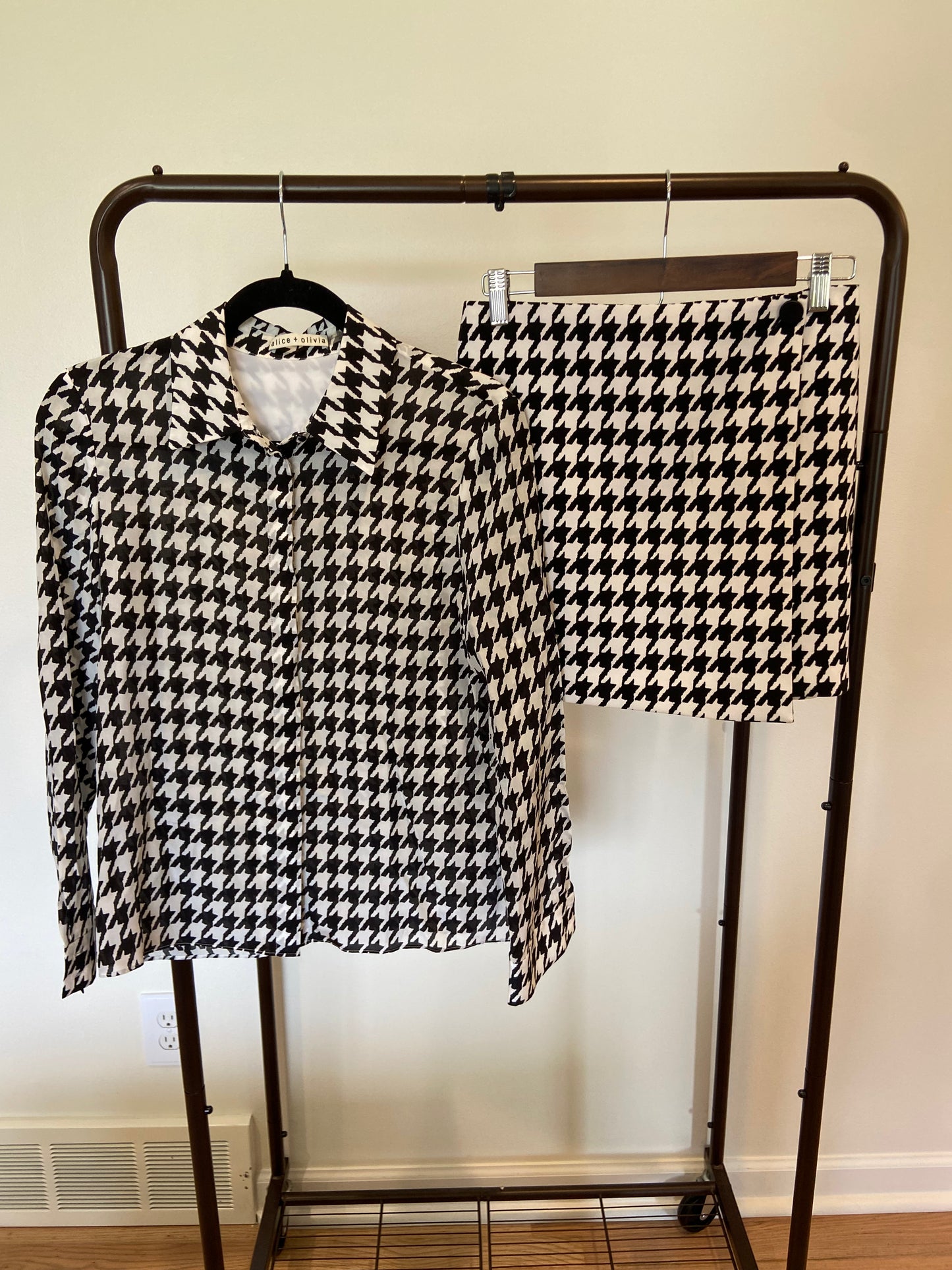 Alice + Olivia Silk Houndstooth Blouse with matching Renna Skirt size M/4