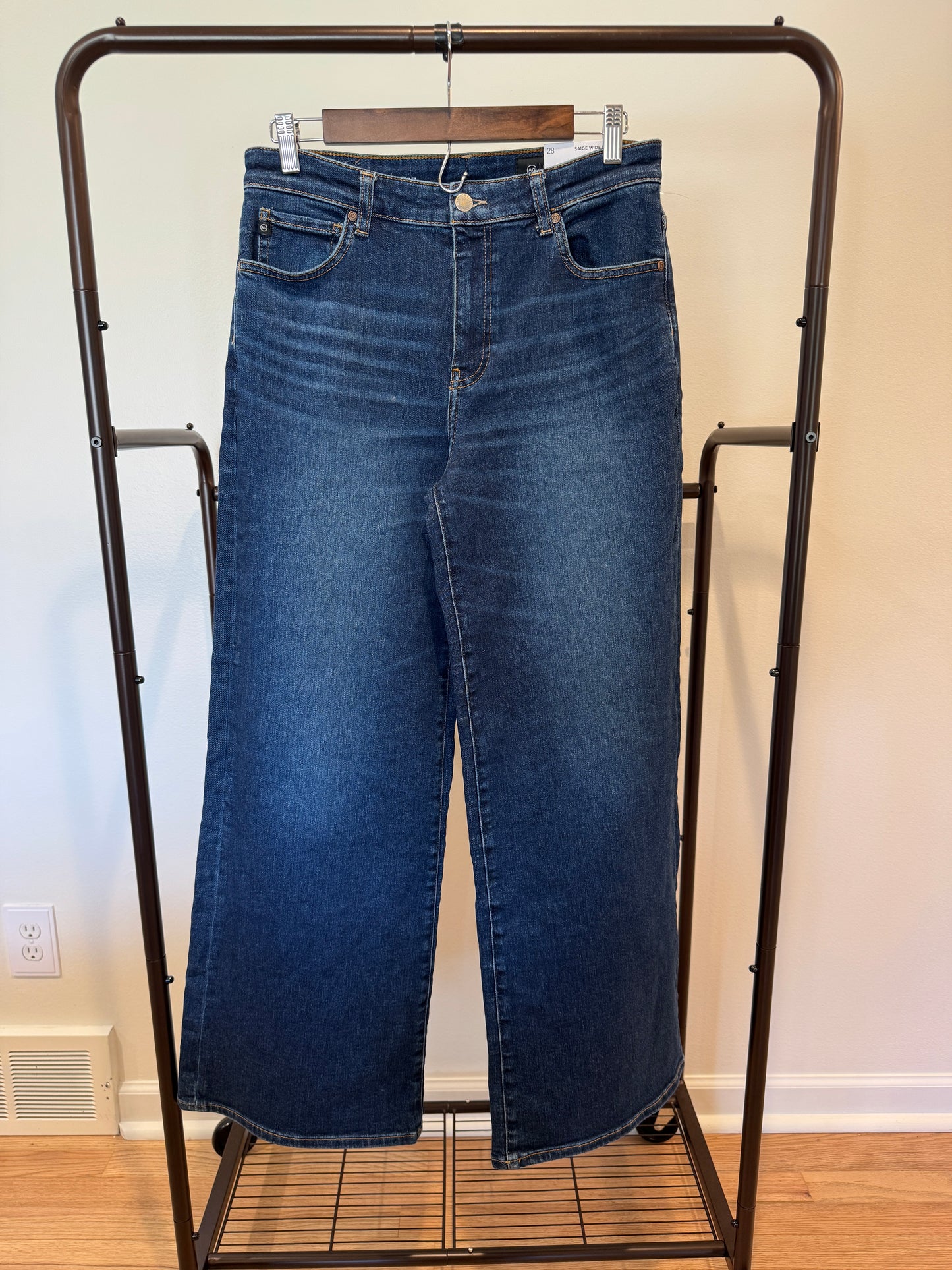 AG Saige Wide Leg Crop Jeans in Veiled Wash size 28