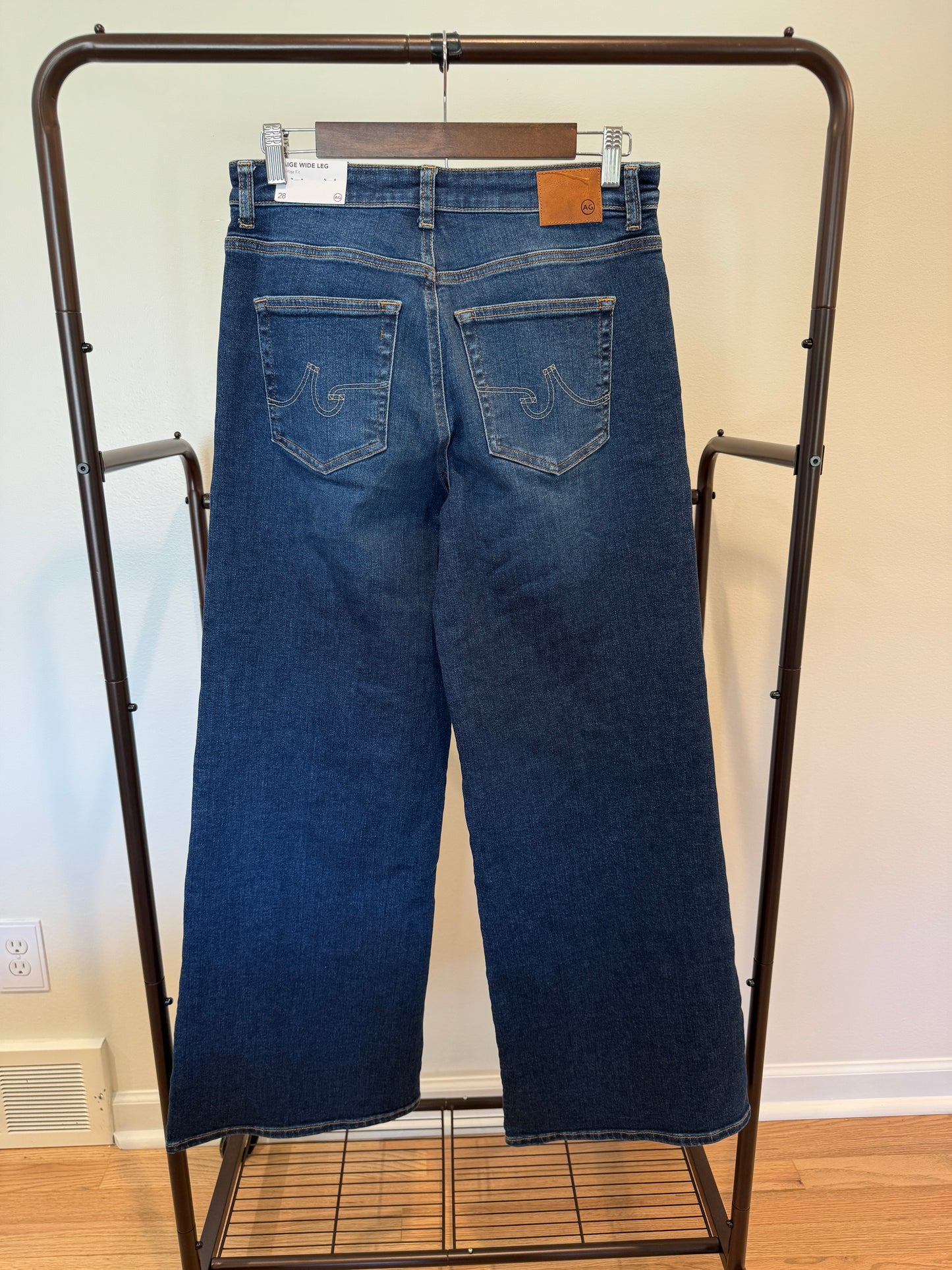 AG Saige Wide Leg Crop Jeans in Veiled Wash size 28