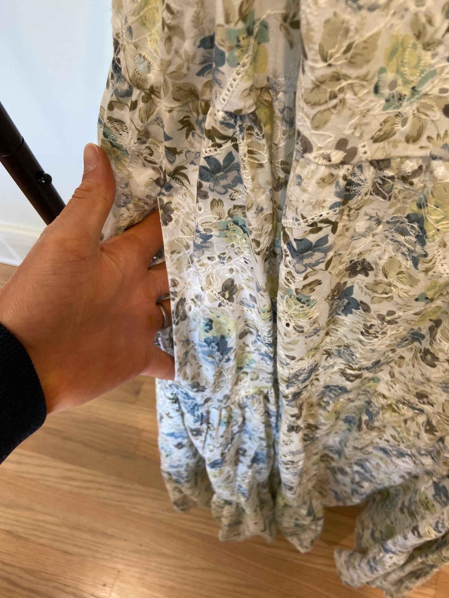 En Saison Eliza Floral Tiered Midi Dress size M