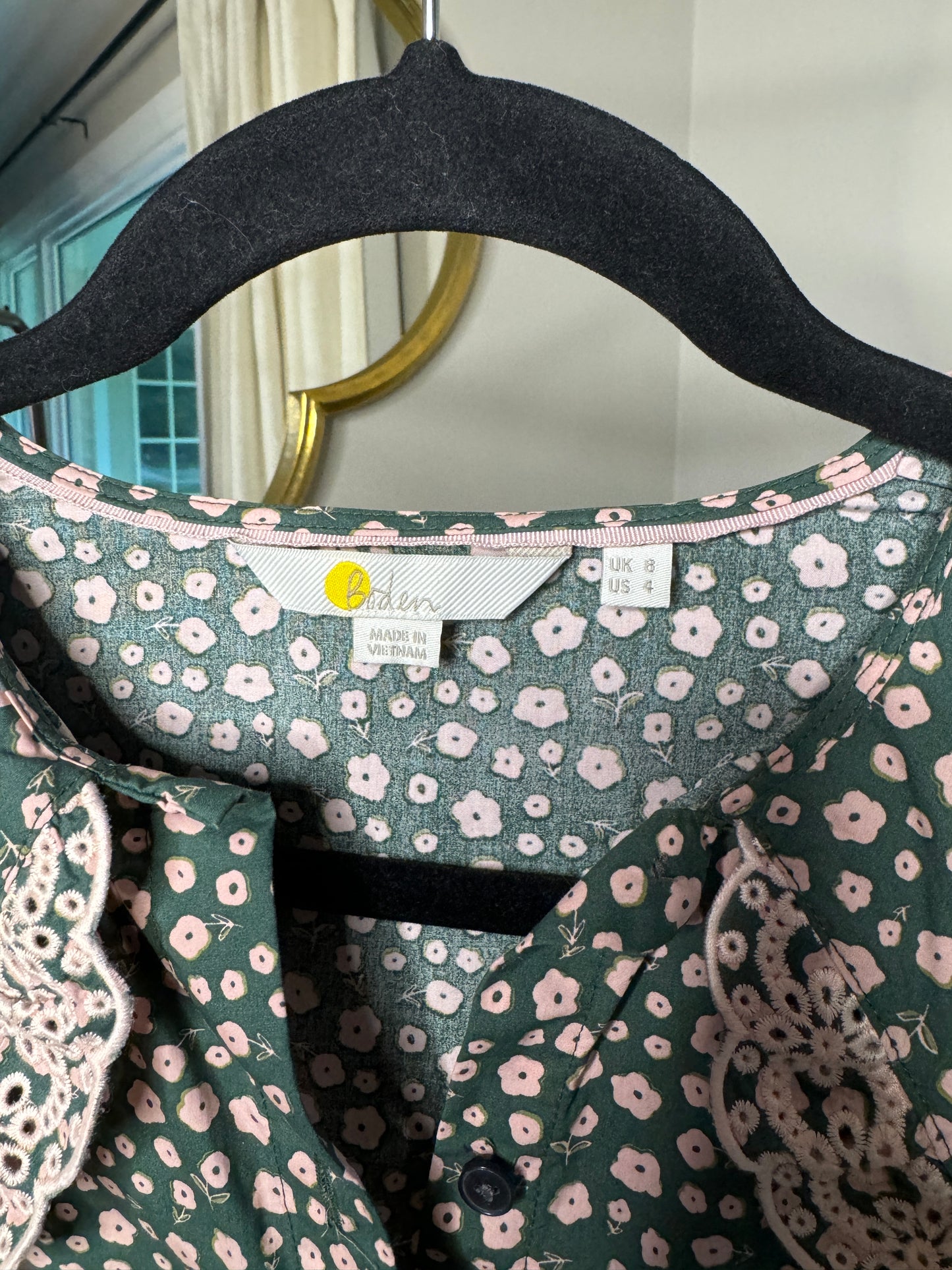 Boden Statement Collar Daisy Shirt size 4