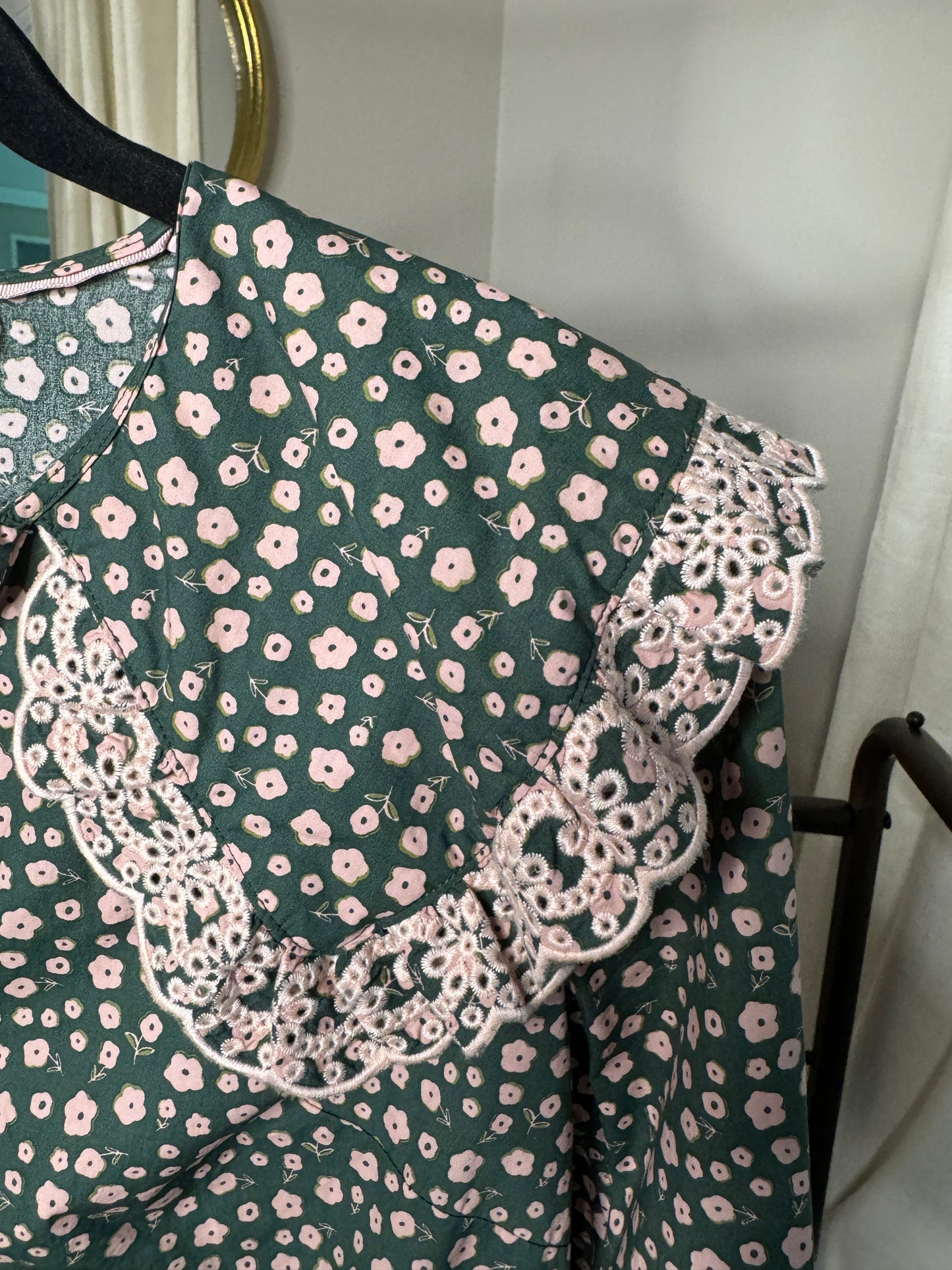 Boden Statement Collar Daisy Shirt size 4