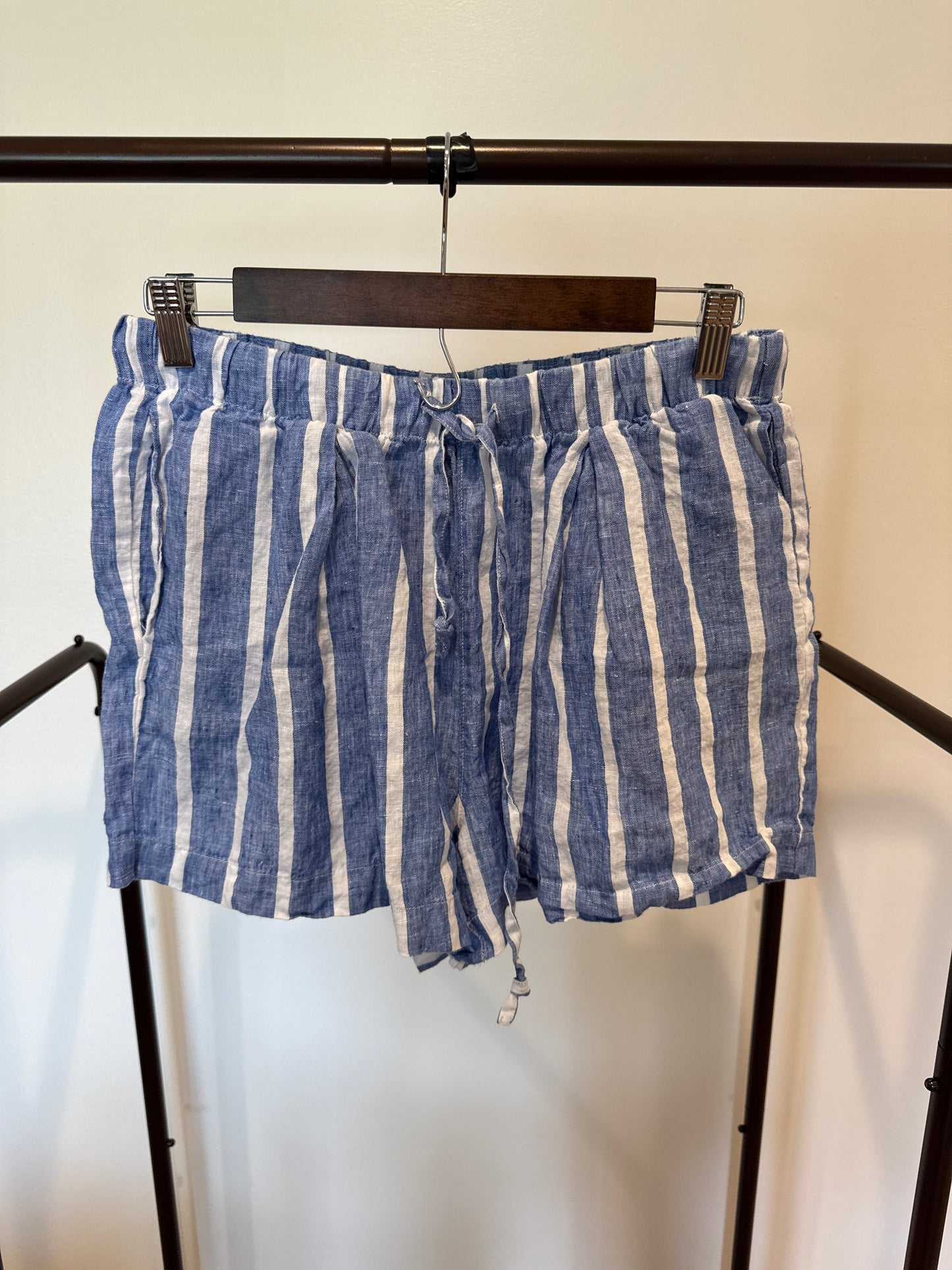 Trovata Set - Margot Short Sleeve Camp Shirt with Lone Shorts size M