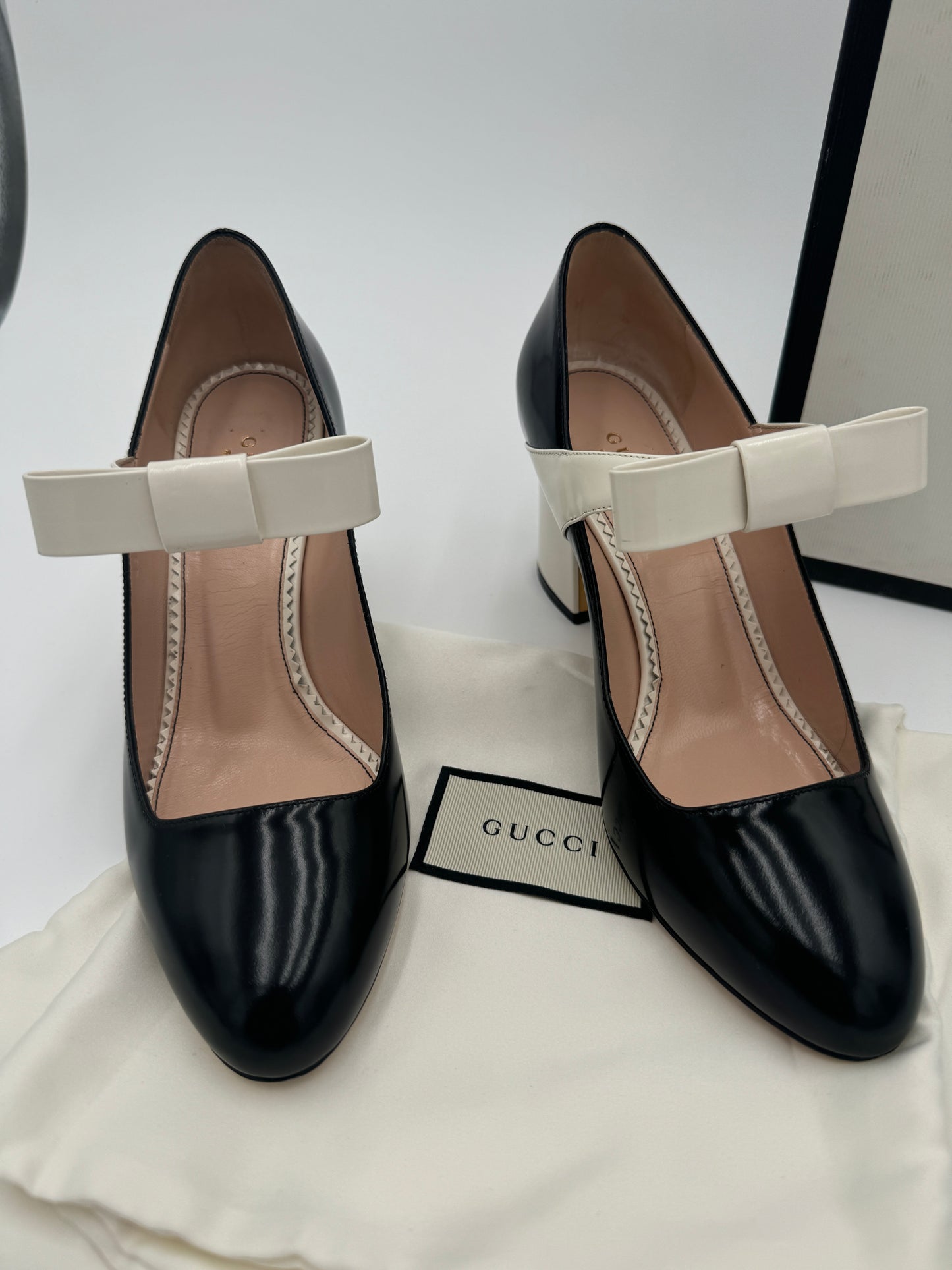 GUCCI Polished Leather Bow Mid Heel Pump size 37