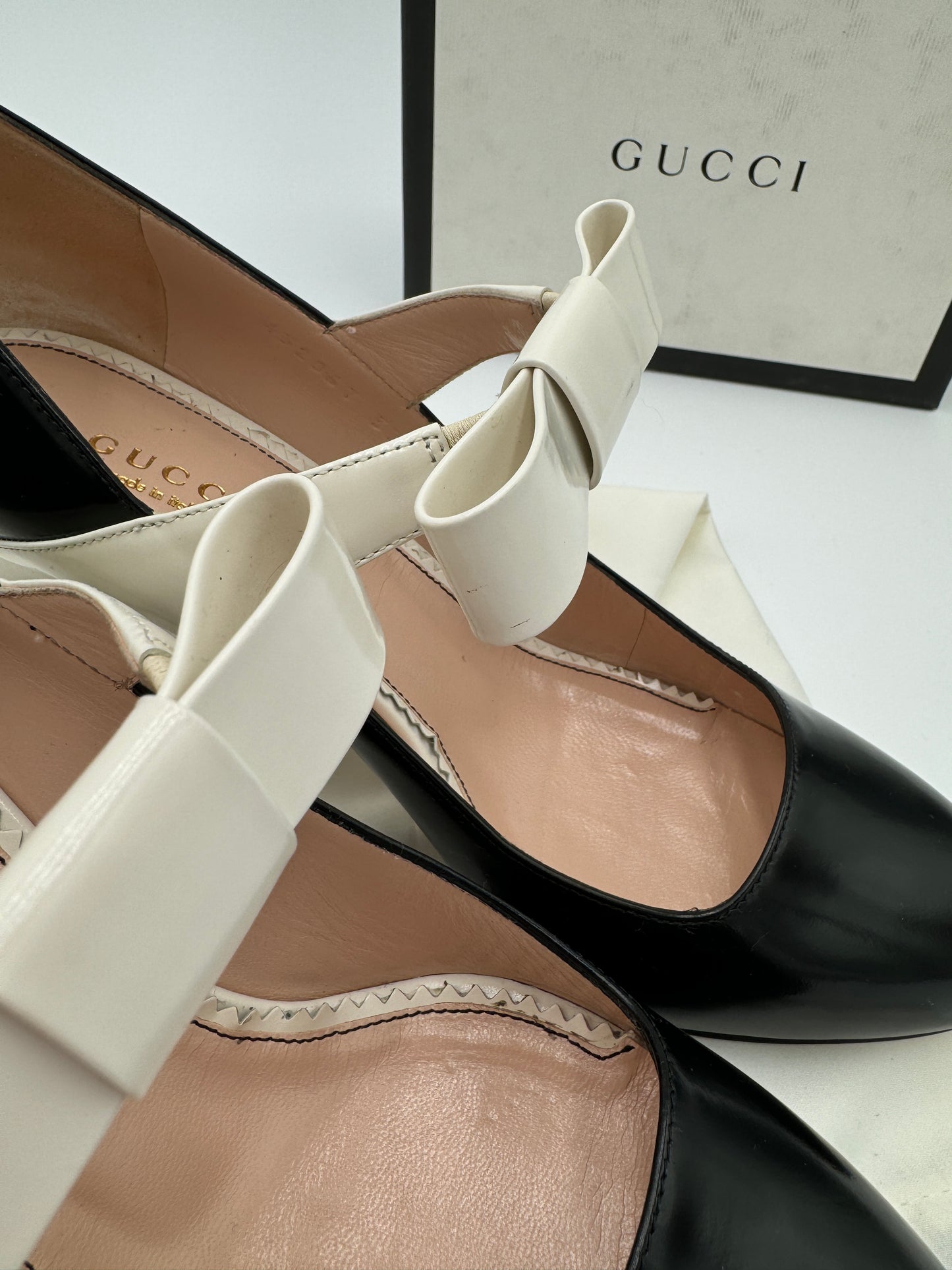 GUCCI Polished Leather Bow Mid Heel Pump size 37