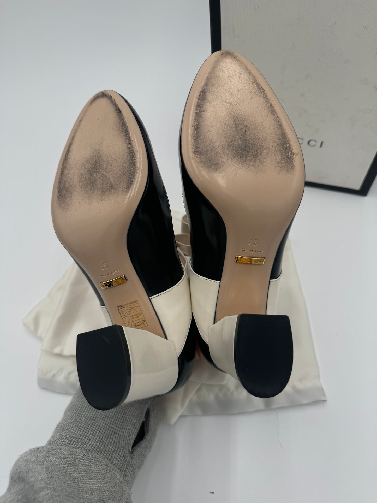 GUCCI Polished Leather Bow Mid Heel Pump size 37