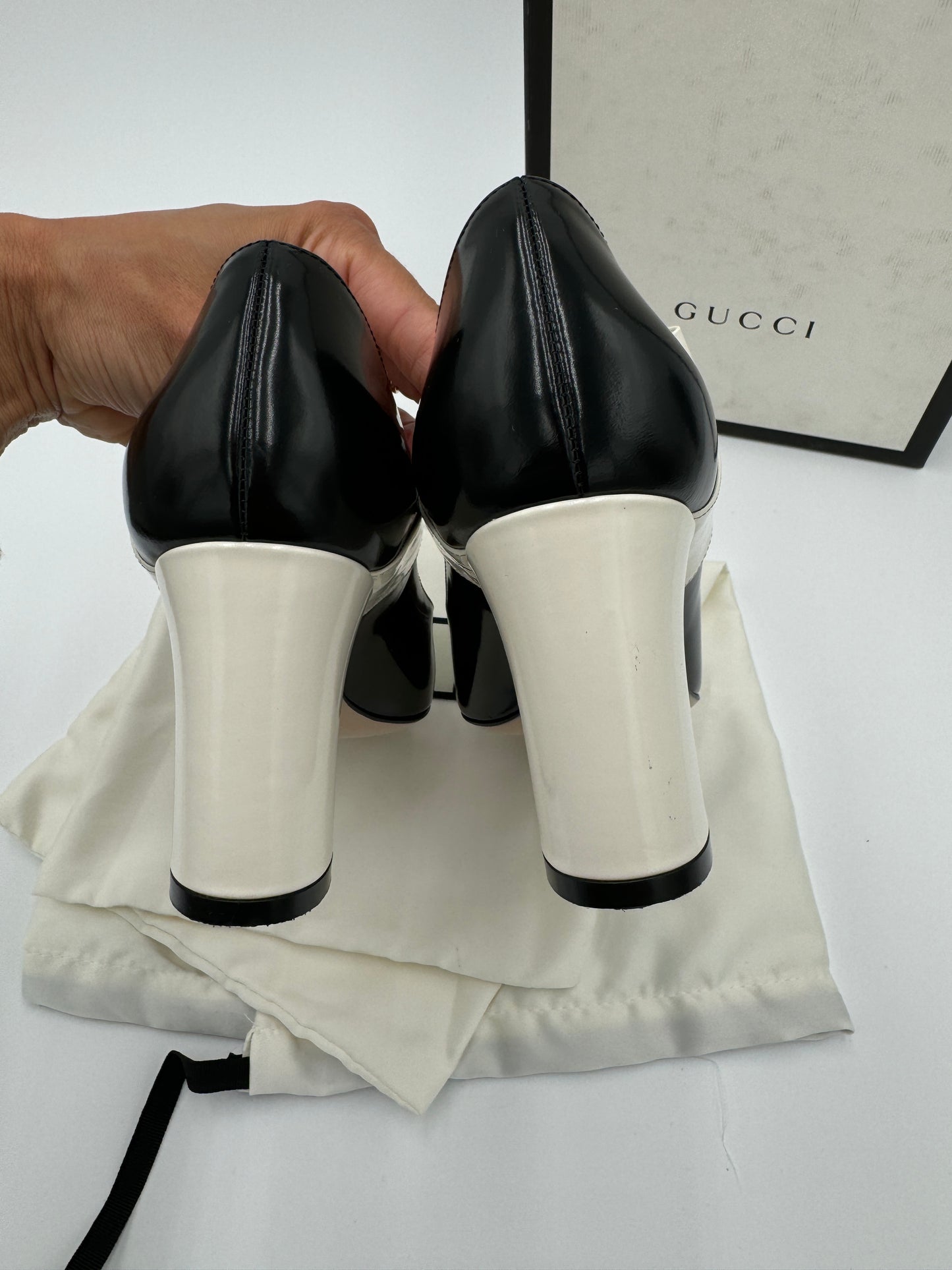 GUCCI Polished Leather Bow Mid Heel Pump size 37
