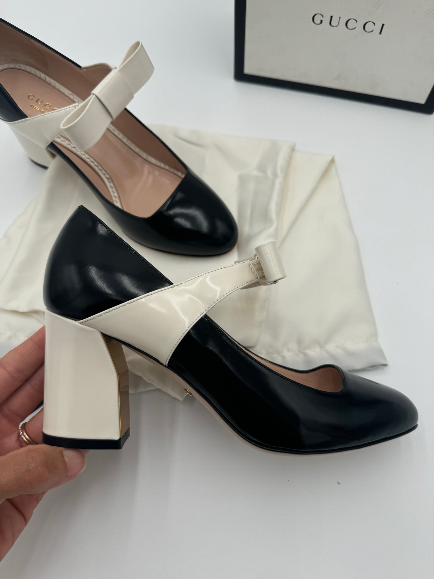GUCCI Polished Leather Bow Mid Heel Pump size 37