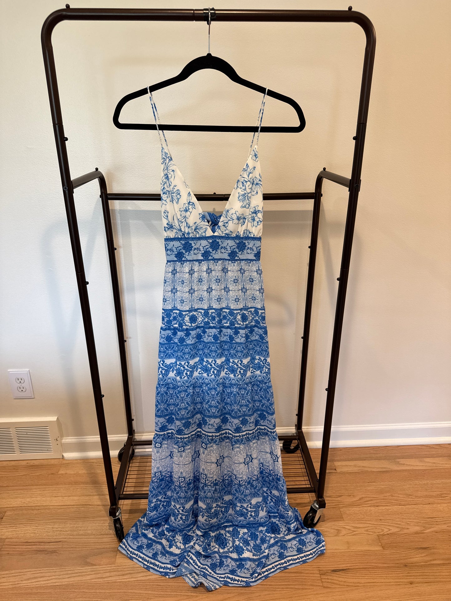 Alice and Olivia Karolina Chiffon Floral Maxi Dress In Blue size 4