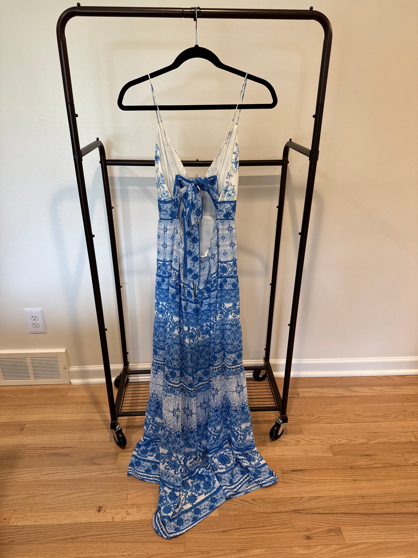 Alice and Olivia Karolina Chiffon Floral Maxi Dress In Blue size 4