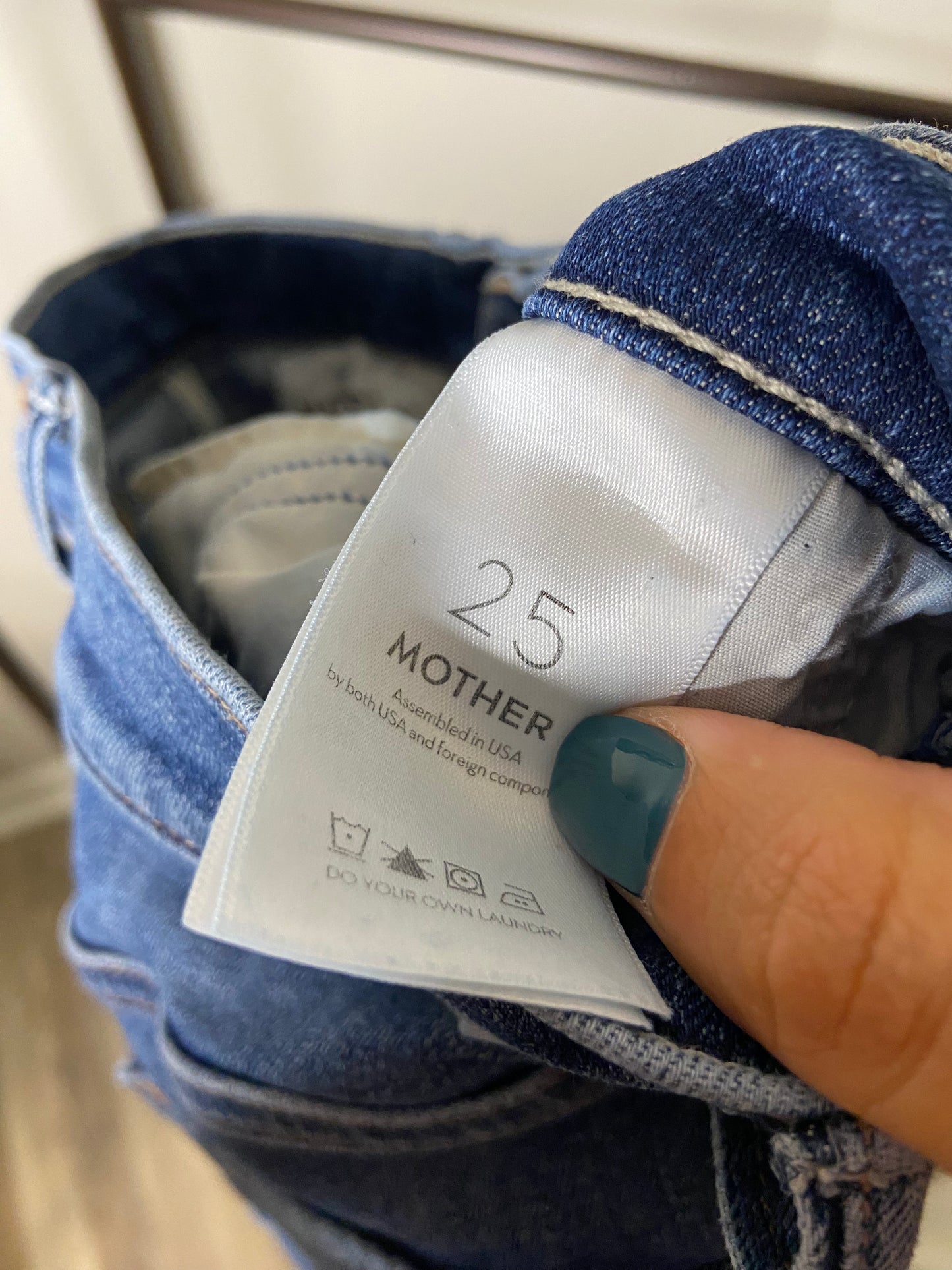 Mother The Insider Crop Step Chew Jeans size 25
