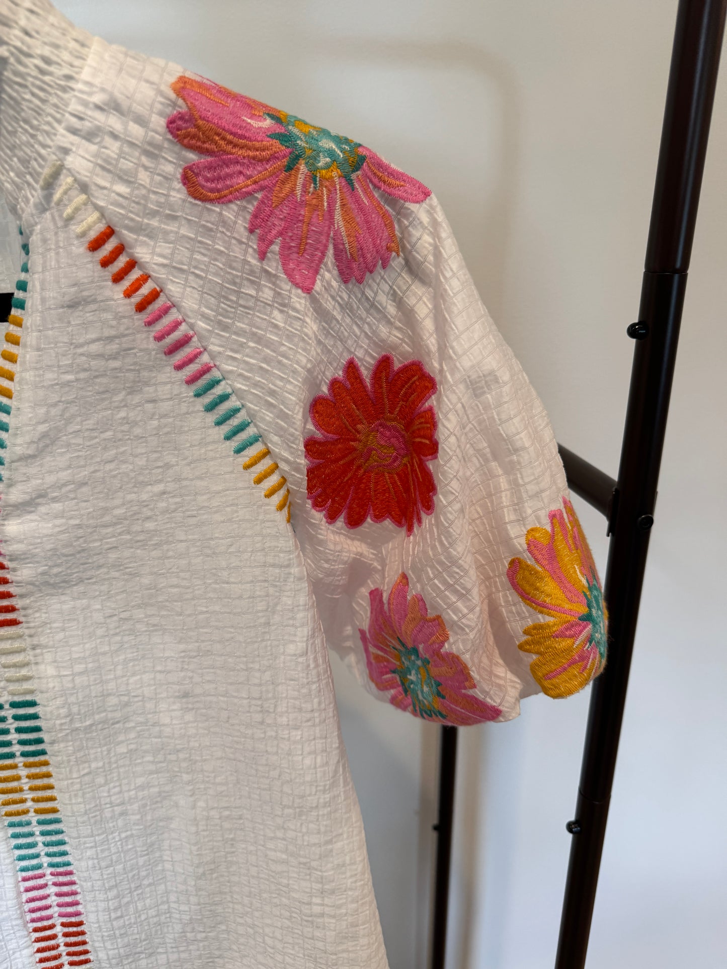 THML White Seersucker Puff Sleeve Embroidered Top size XS