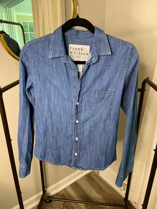 Frank and Eileen Barry Denim Button Down Shirt size XS
