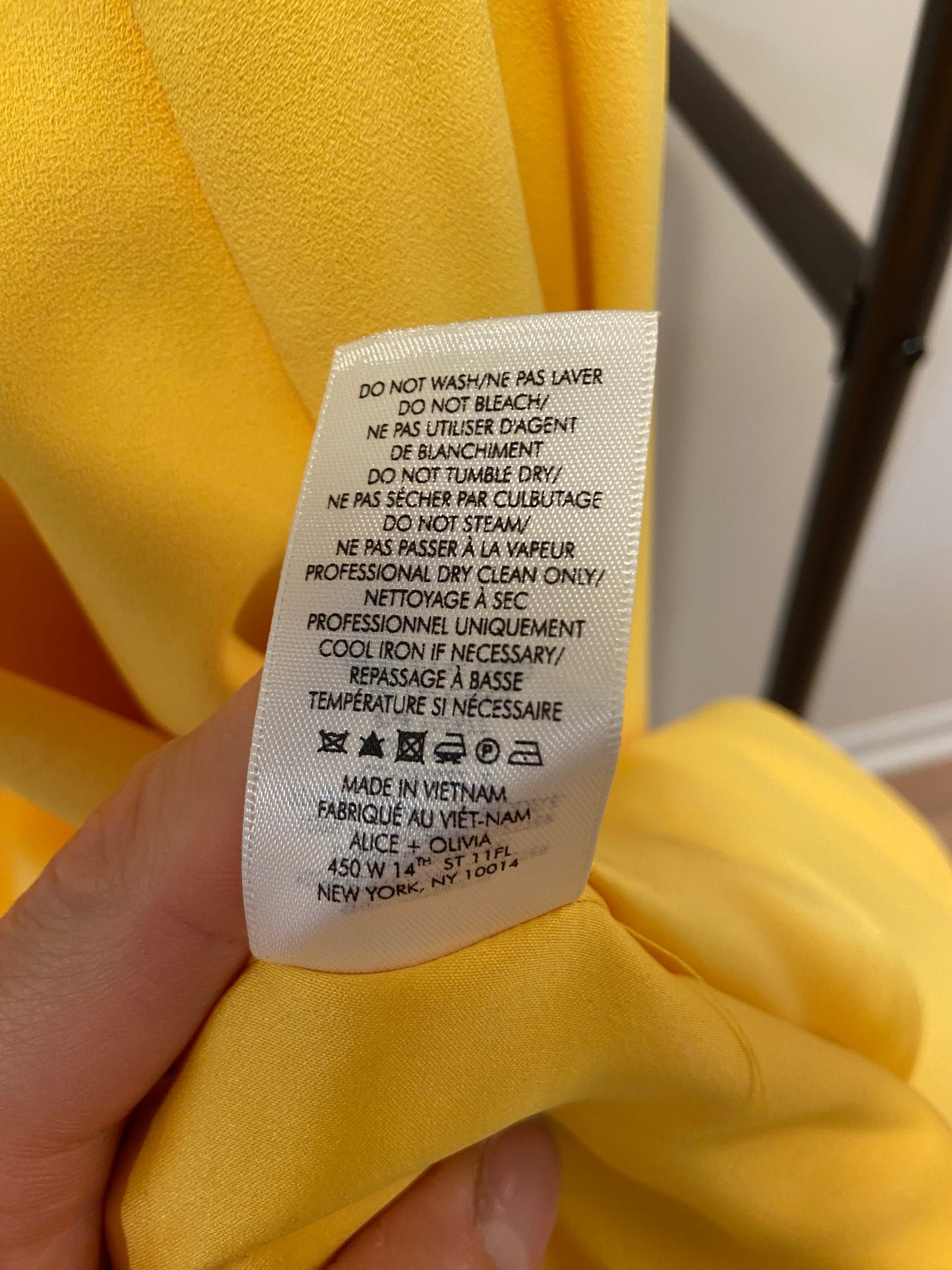 Alice and Olivia Skye Boxy Boyfriend Blazer Golden Rod Crepe size 4