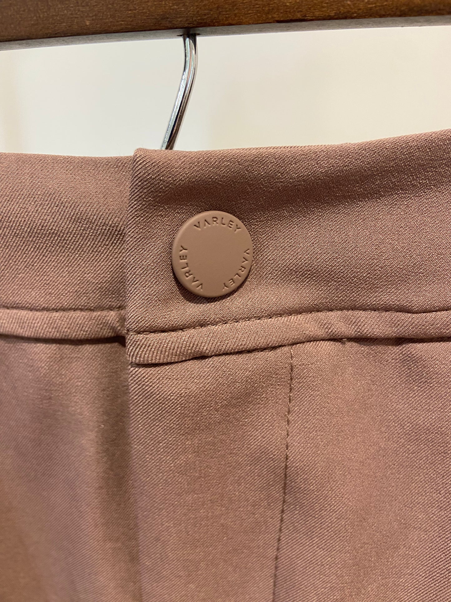 Varley Mariya Easy Pleat Short 4.5" Deep Taupe size XXS